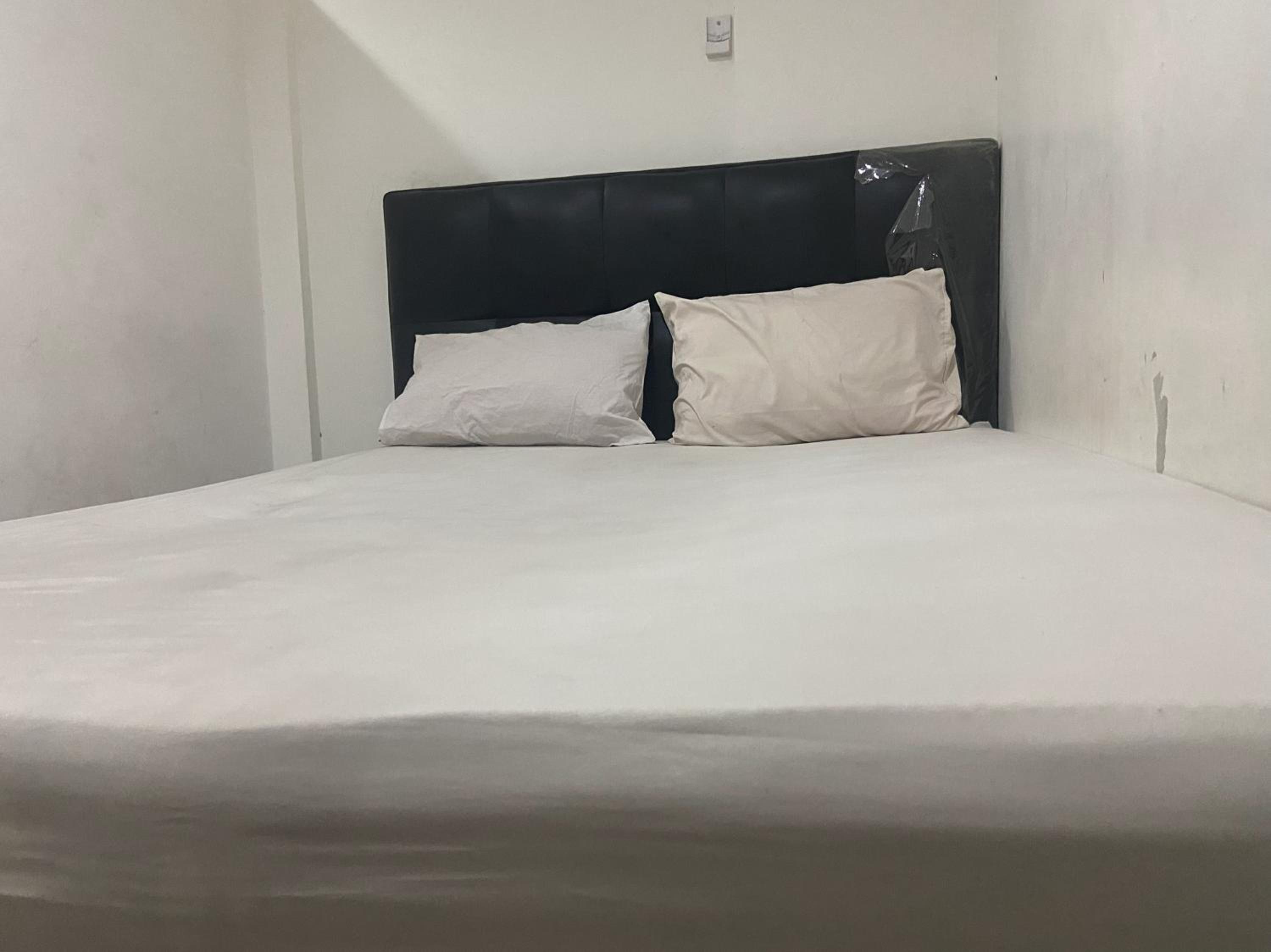 Budget Double Room - Photo 8
