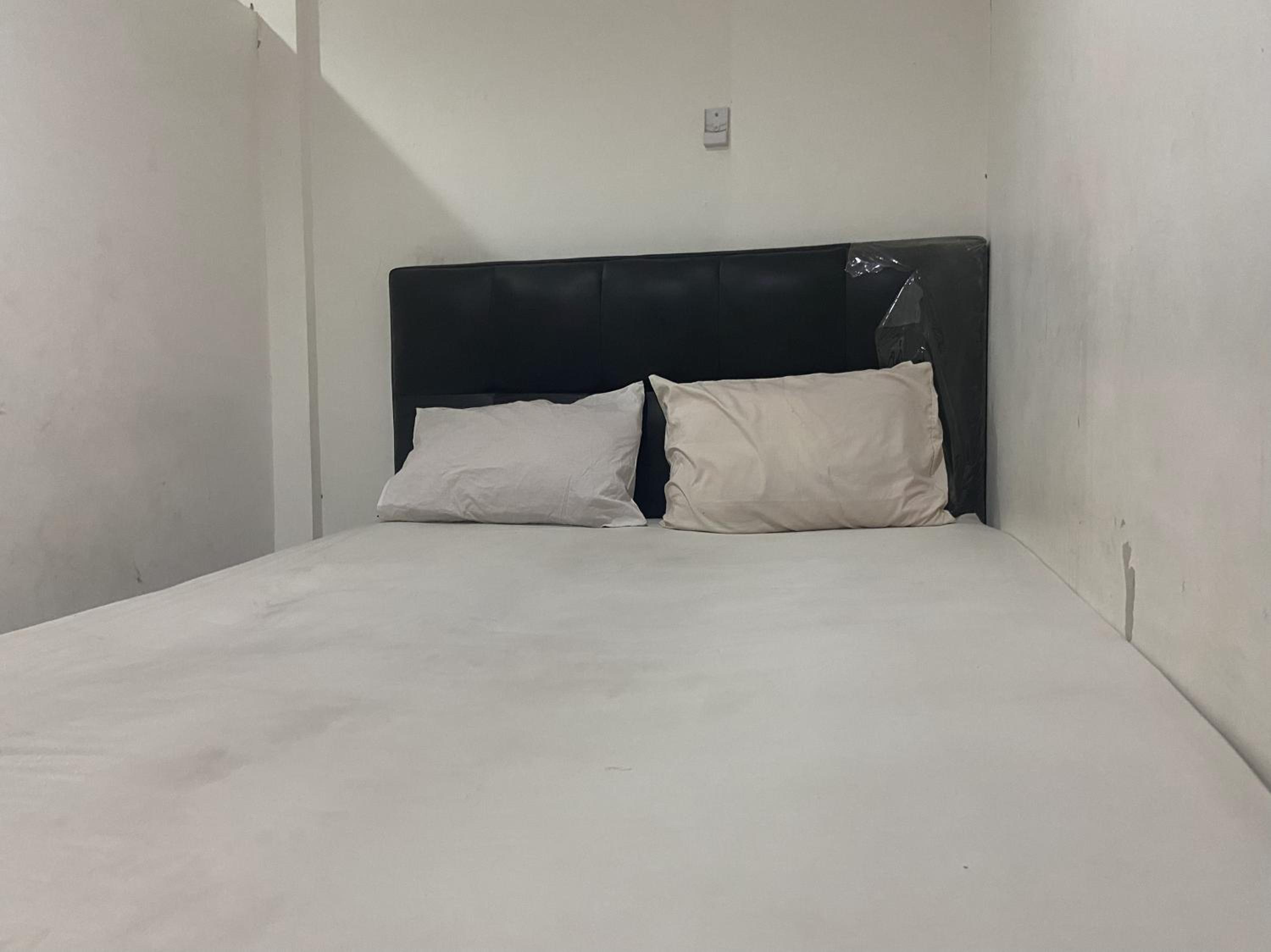 Budget Double Room - Photo 7