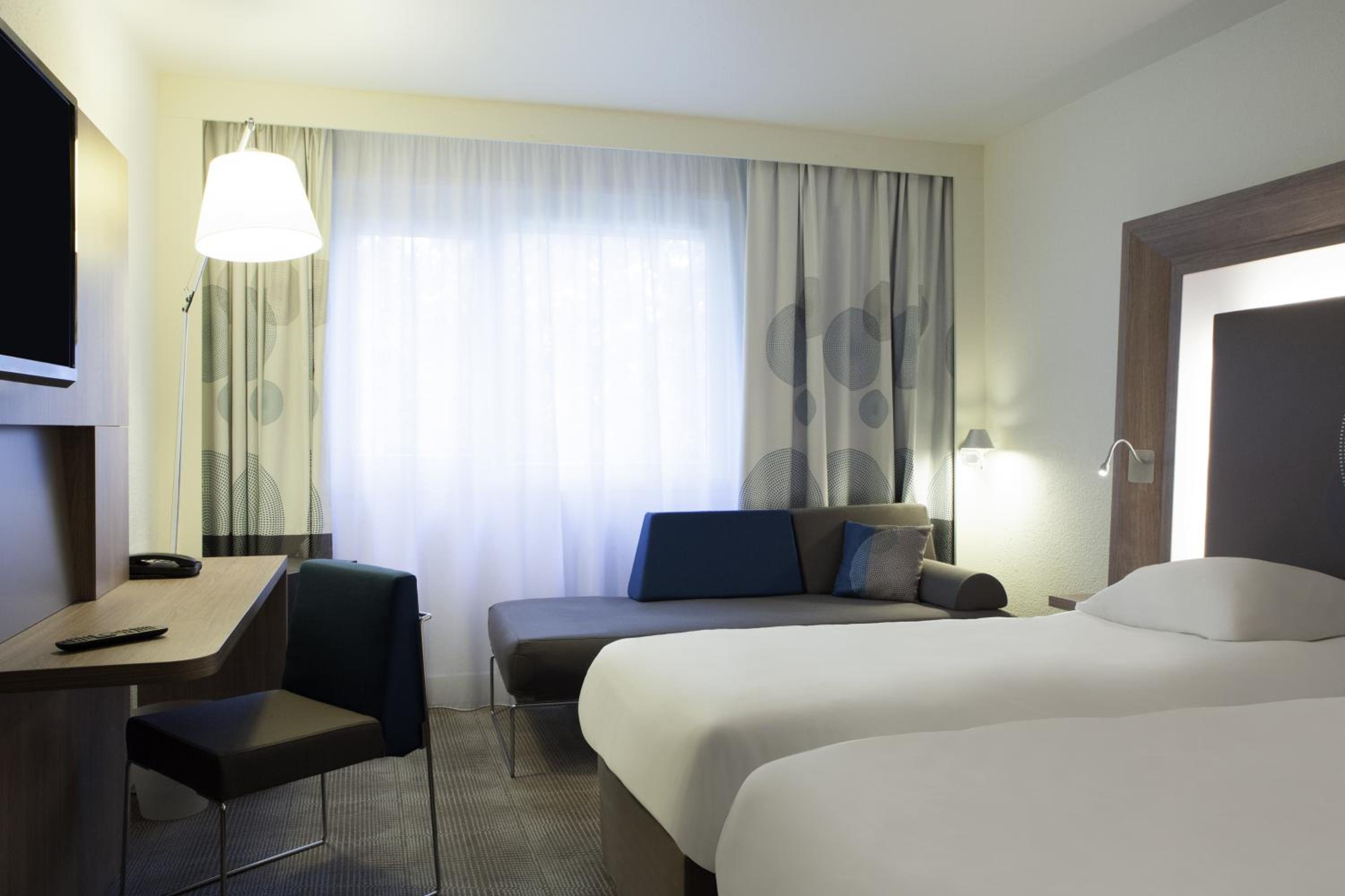 Standard Twin Room - Photo 4