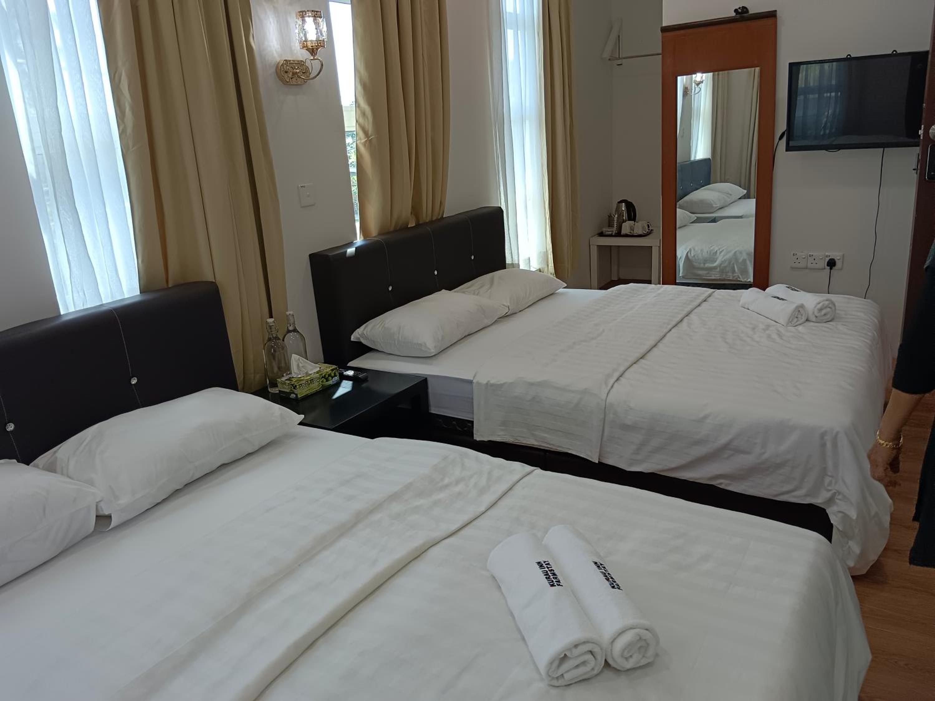 Quadruple Room with Balcony photo 3