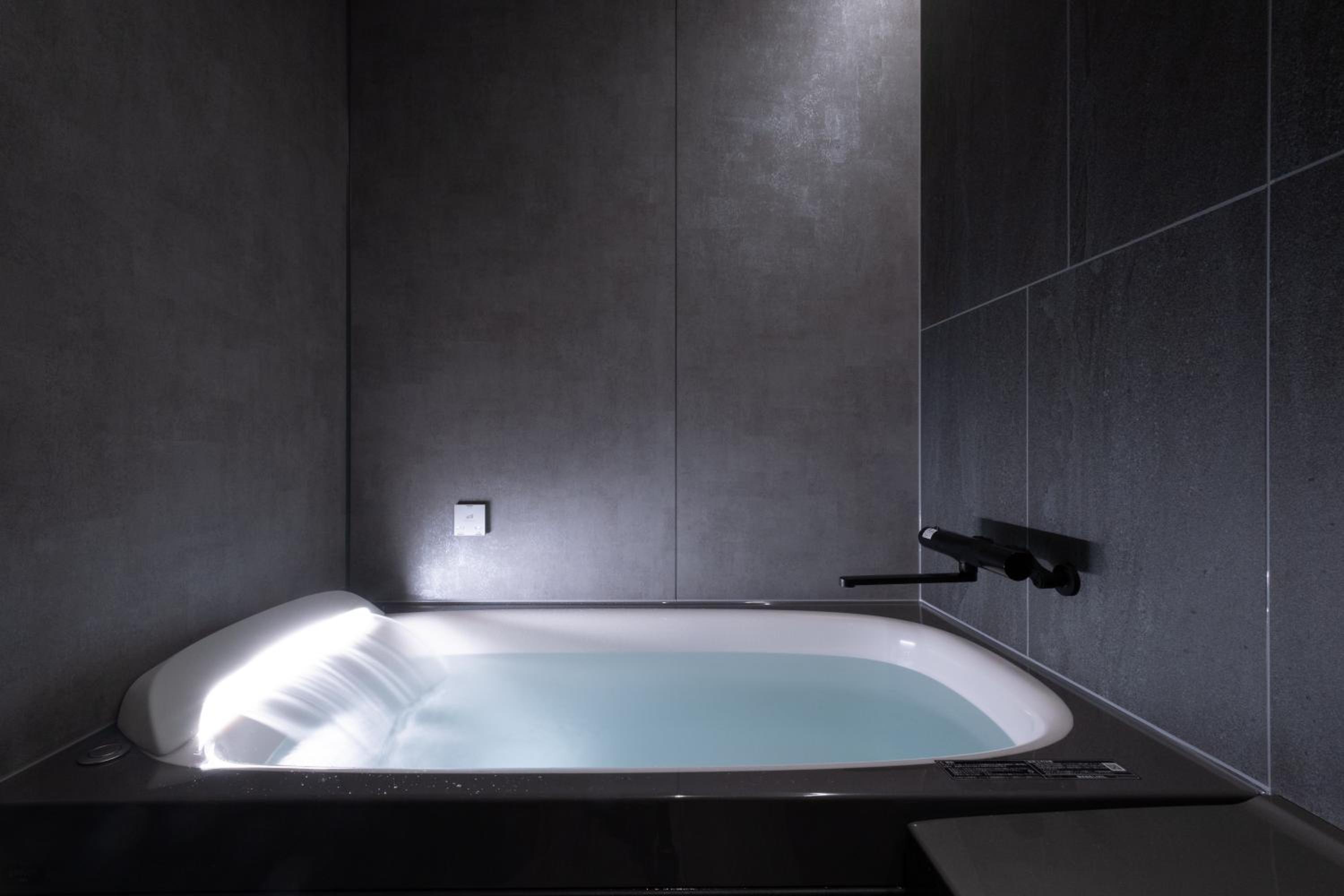 Superior with Relaxing Bathroom photo 3