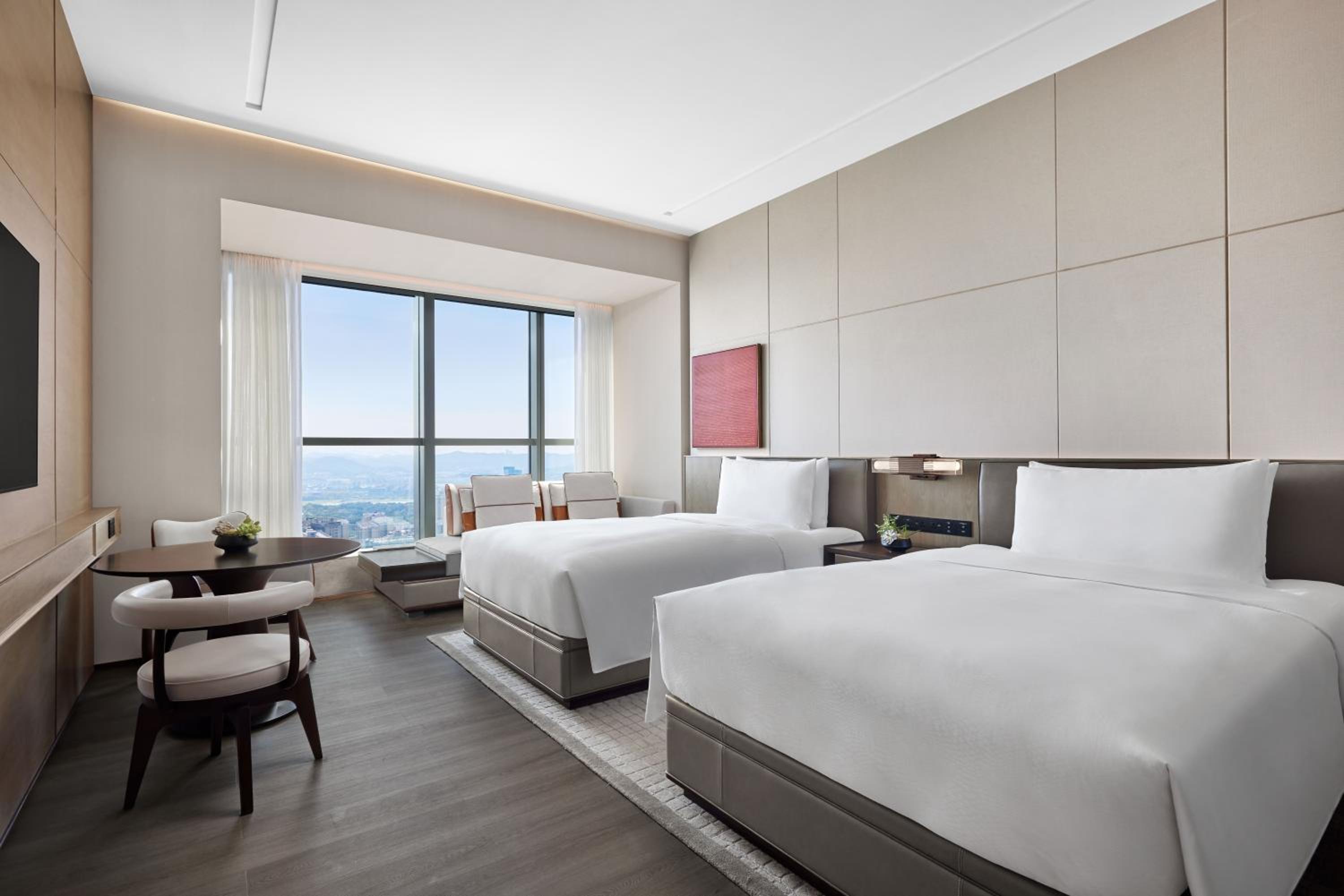 Executive, Executive lounge access, Guest room, 2 Doubles, City view - Photo 1