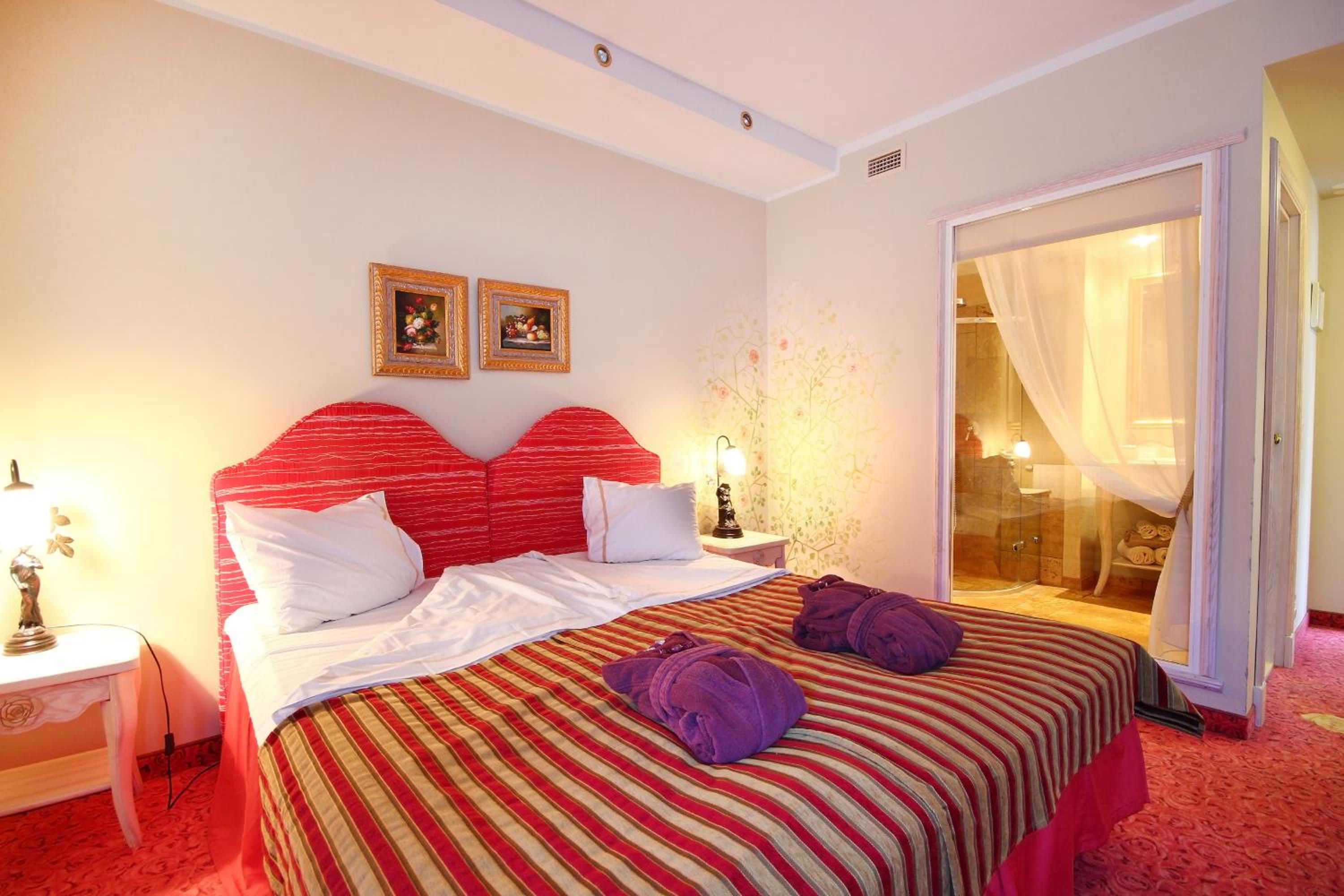 Double or Twin Room with Spa Access - Photo 10