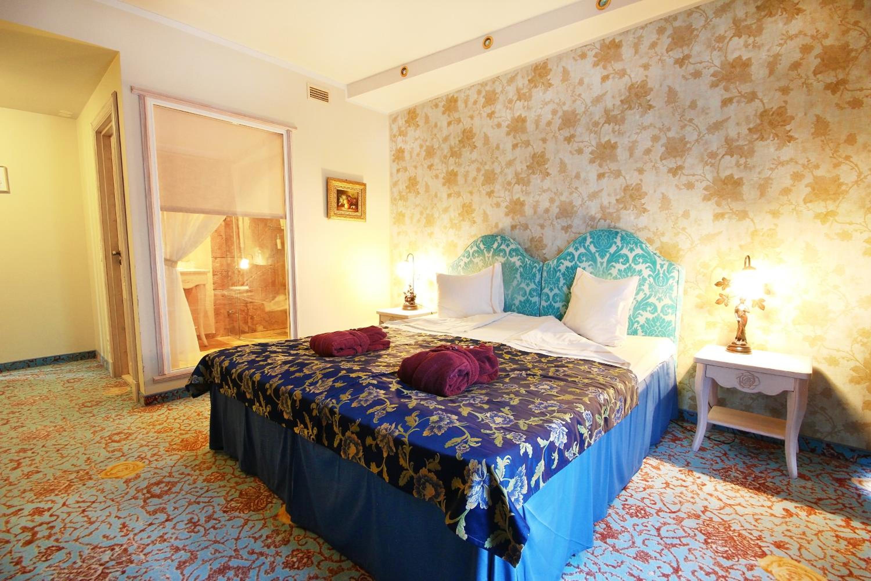 Double or Twin Room with Spa Access - Photo 9