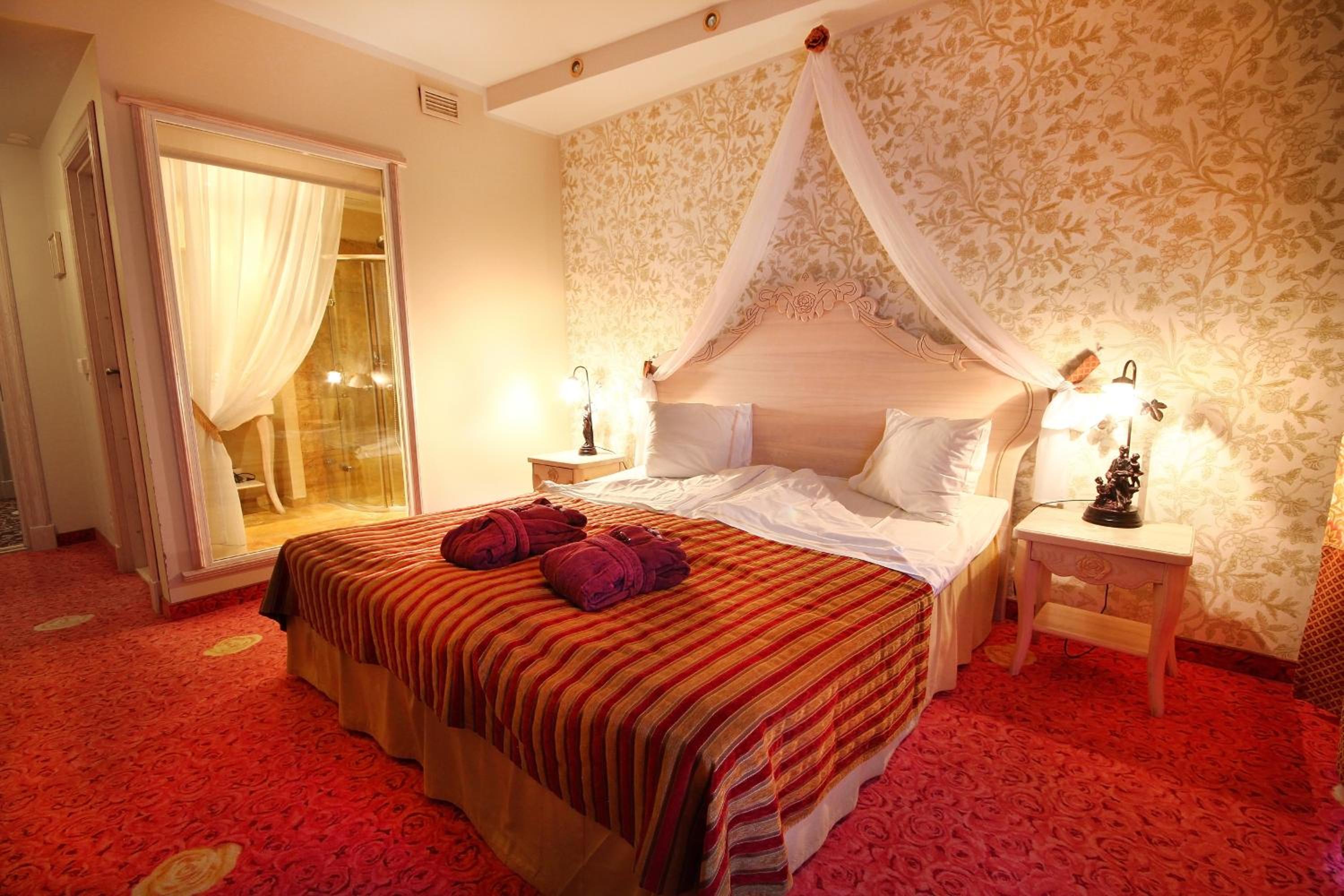 Double or Twin Room with Spa Access - Photo 8