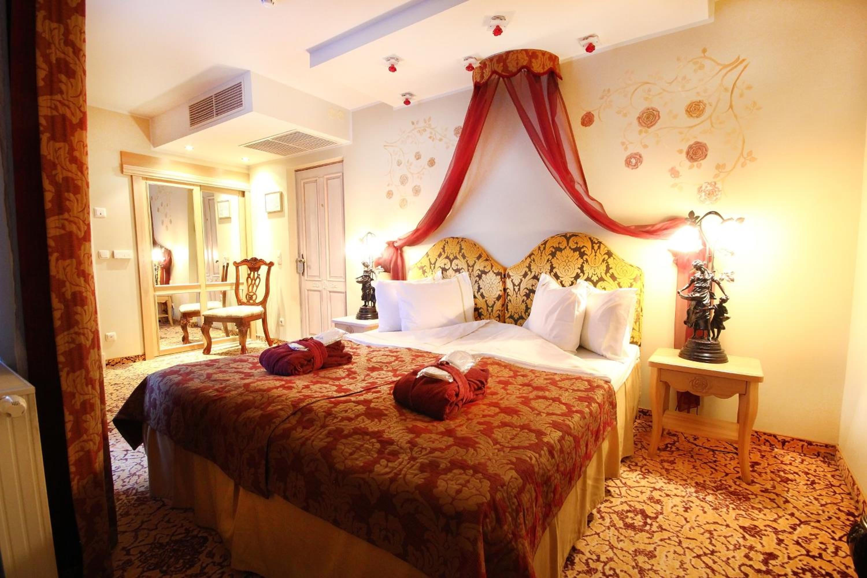 Deluxe Double Room with Spa Access - Photo 1