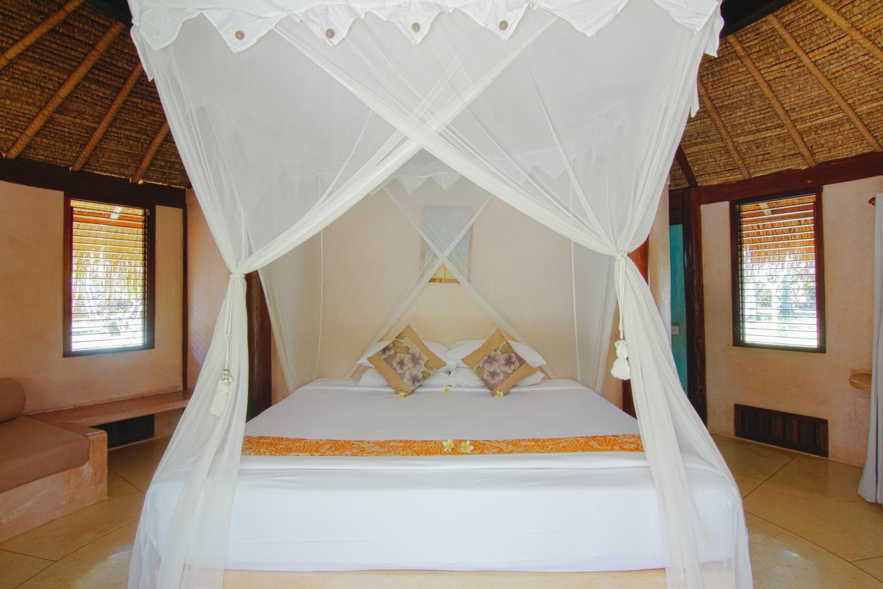 One-Bedroom Bungalow with Garden View - Photo 9