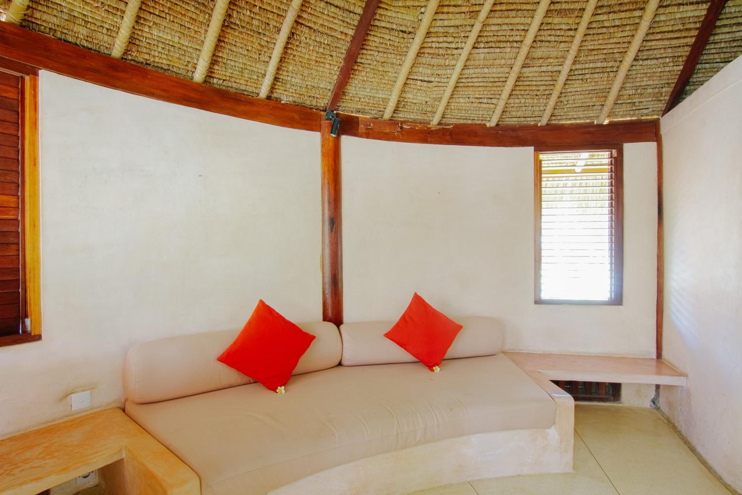 One-Bedroom Bungalow with Garden View - Photo 8
