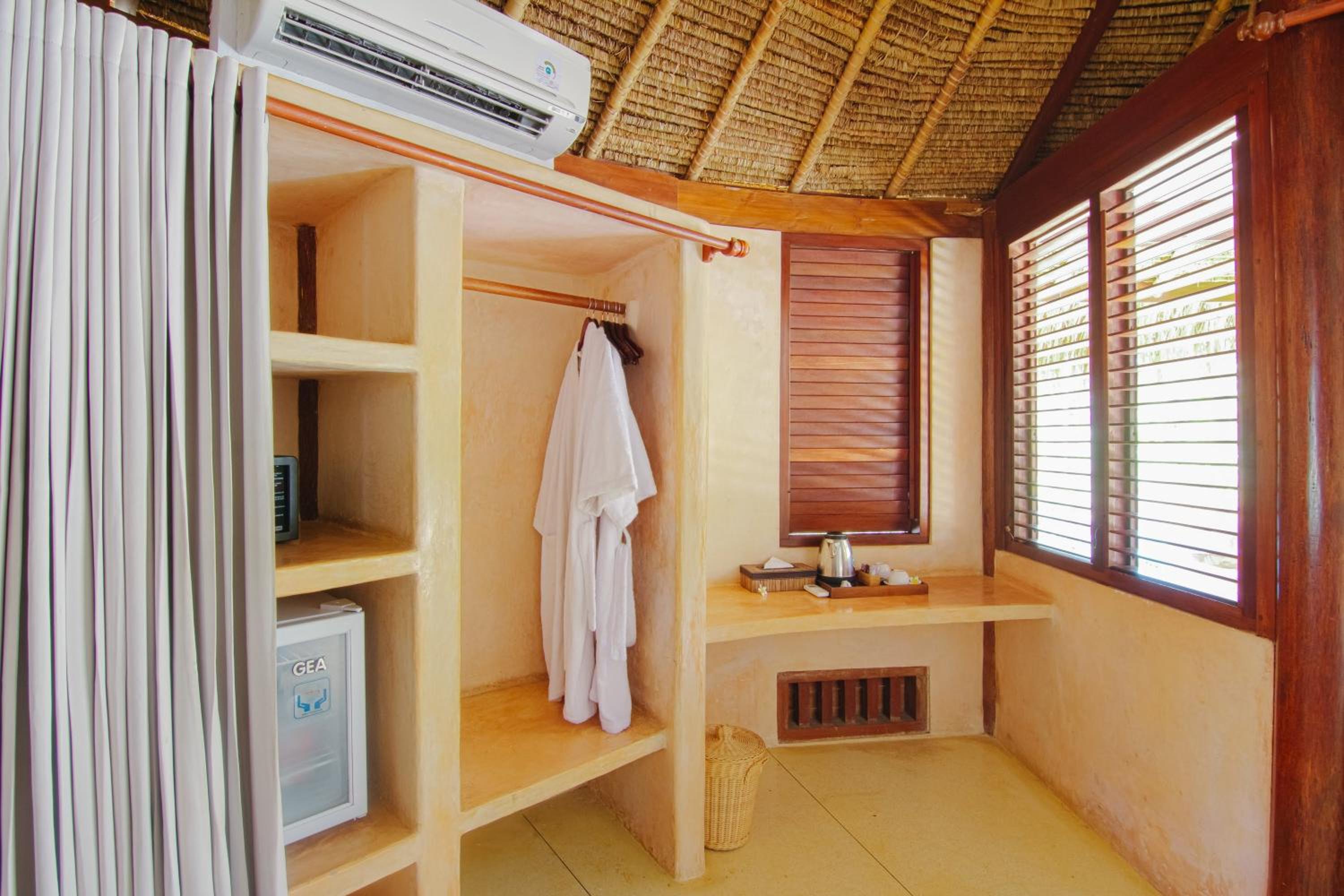 One-Bedroom Bungalow with Garden View - Photo 4