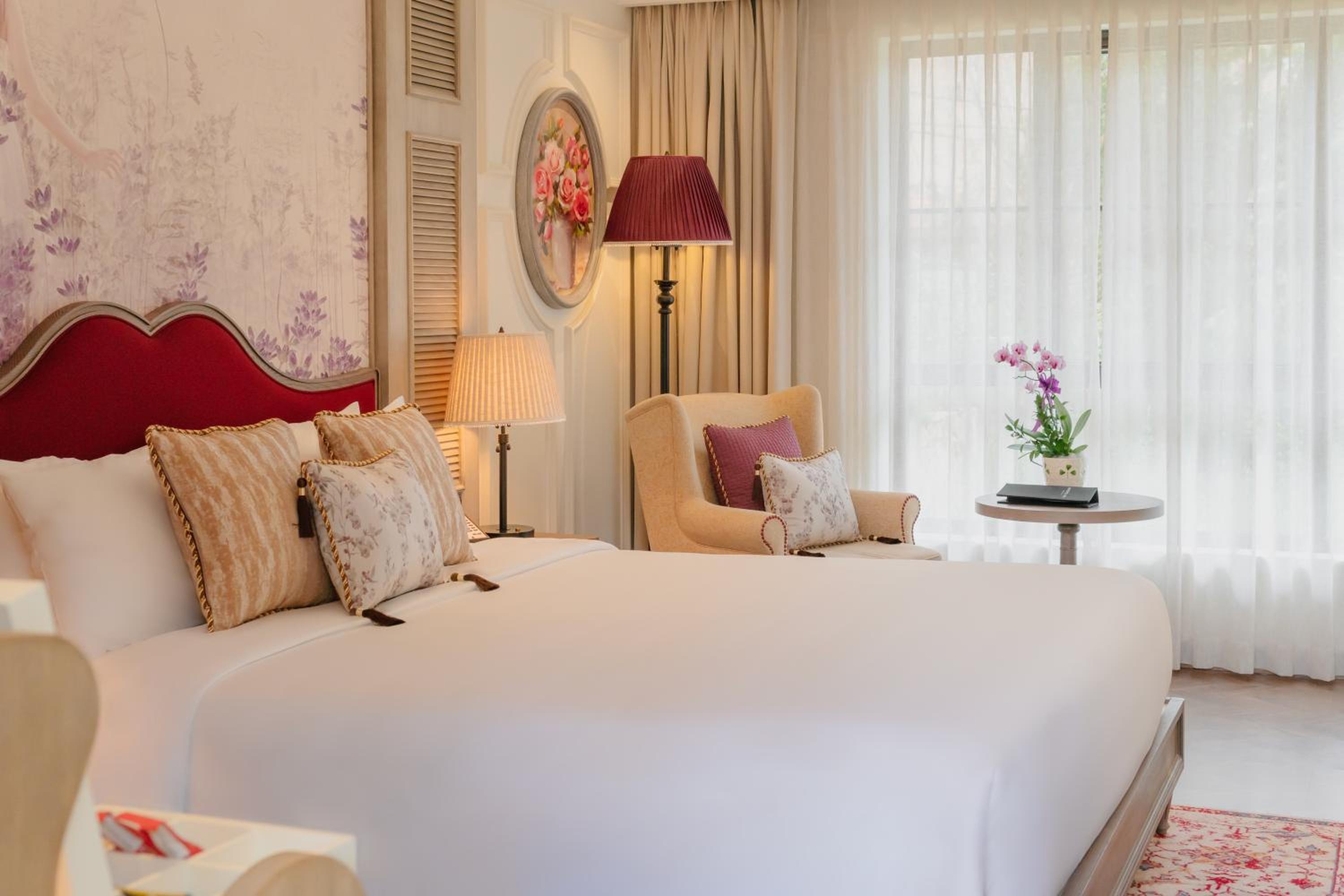 Deluxe King Room - Photo 2