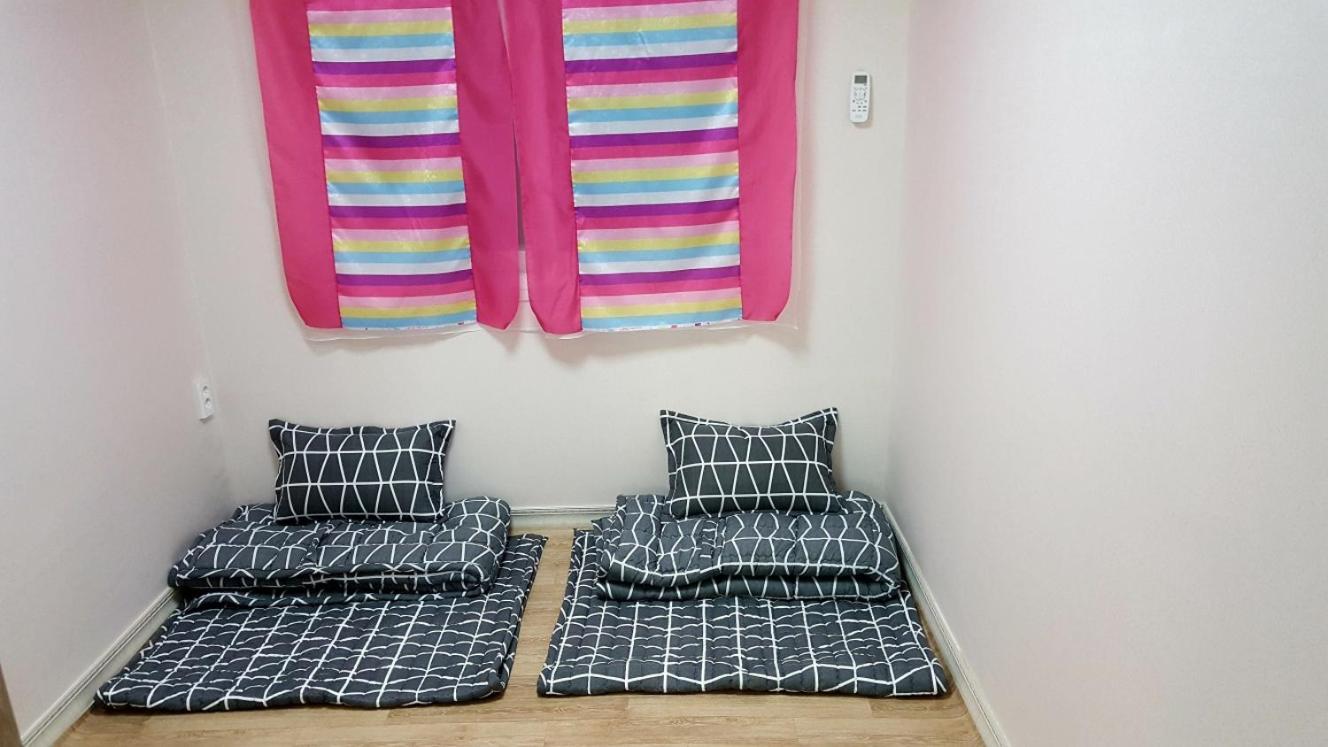 Twin Room with Shared Bathroom photo 1