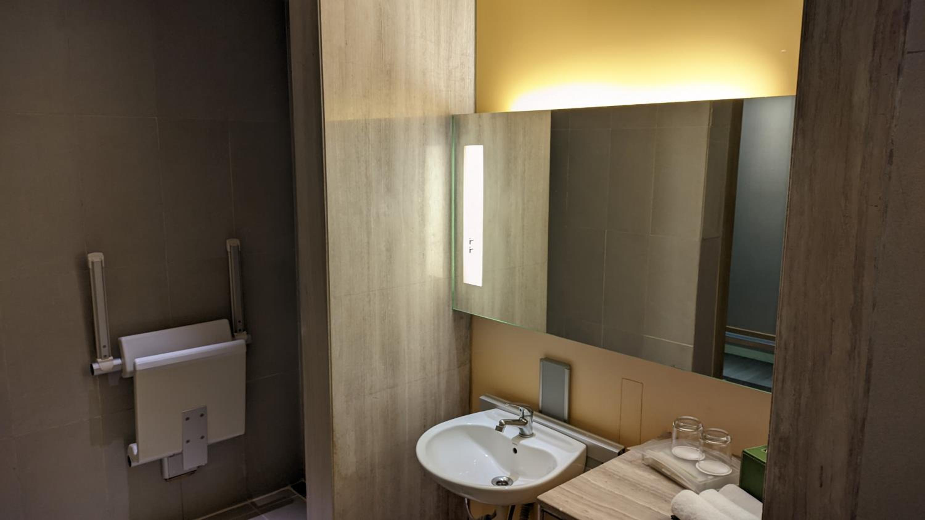 Standard King Room - Disability Access