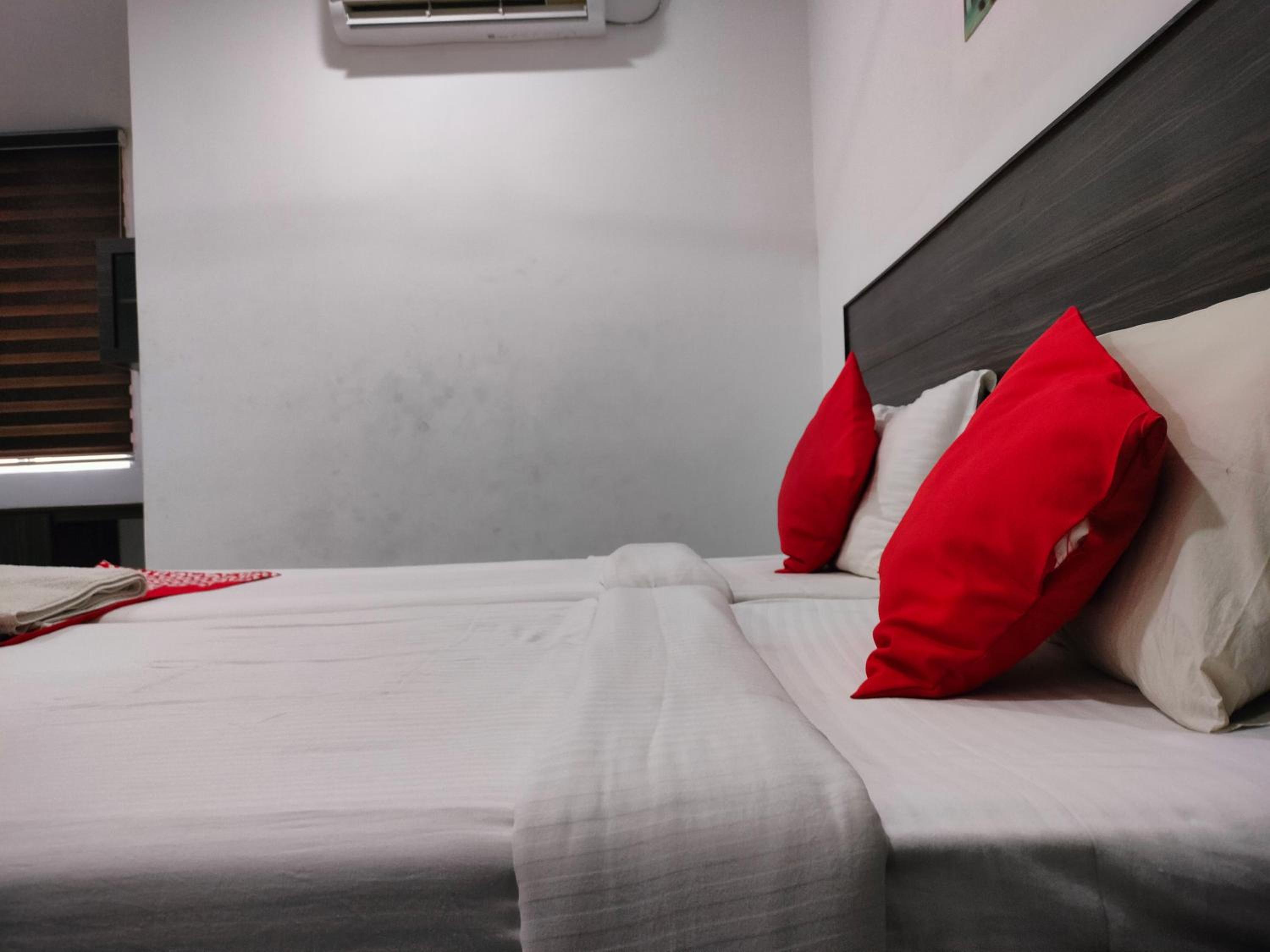 Standard Twin Room - Photo 8