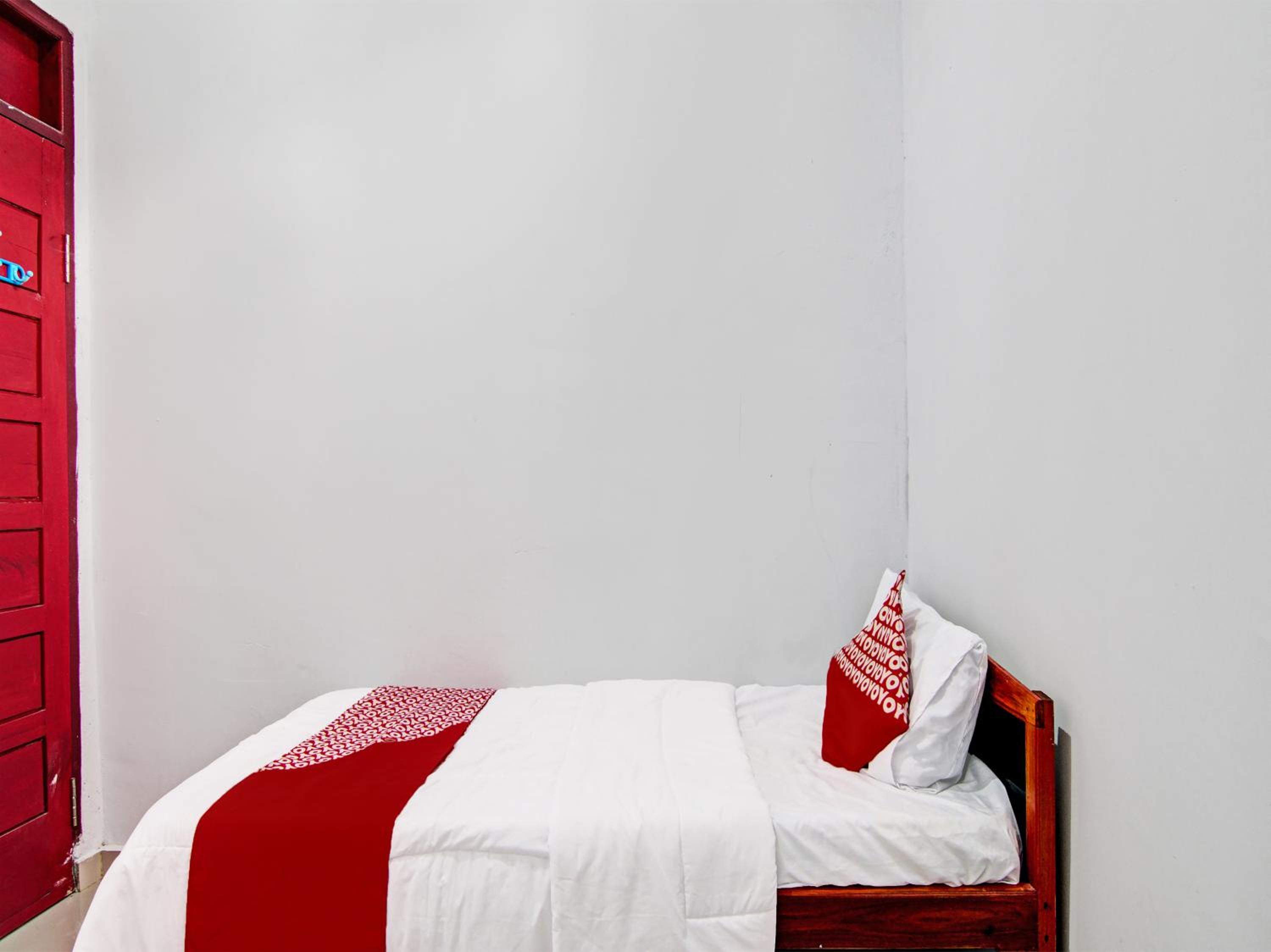 Standard Twin Room - Photo 4