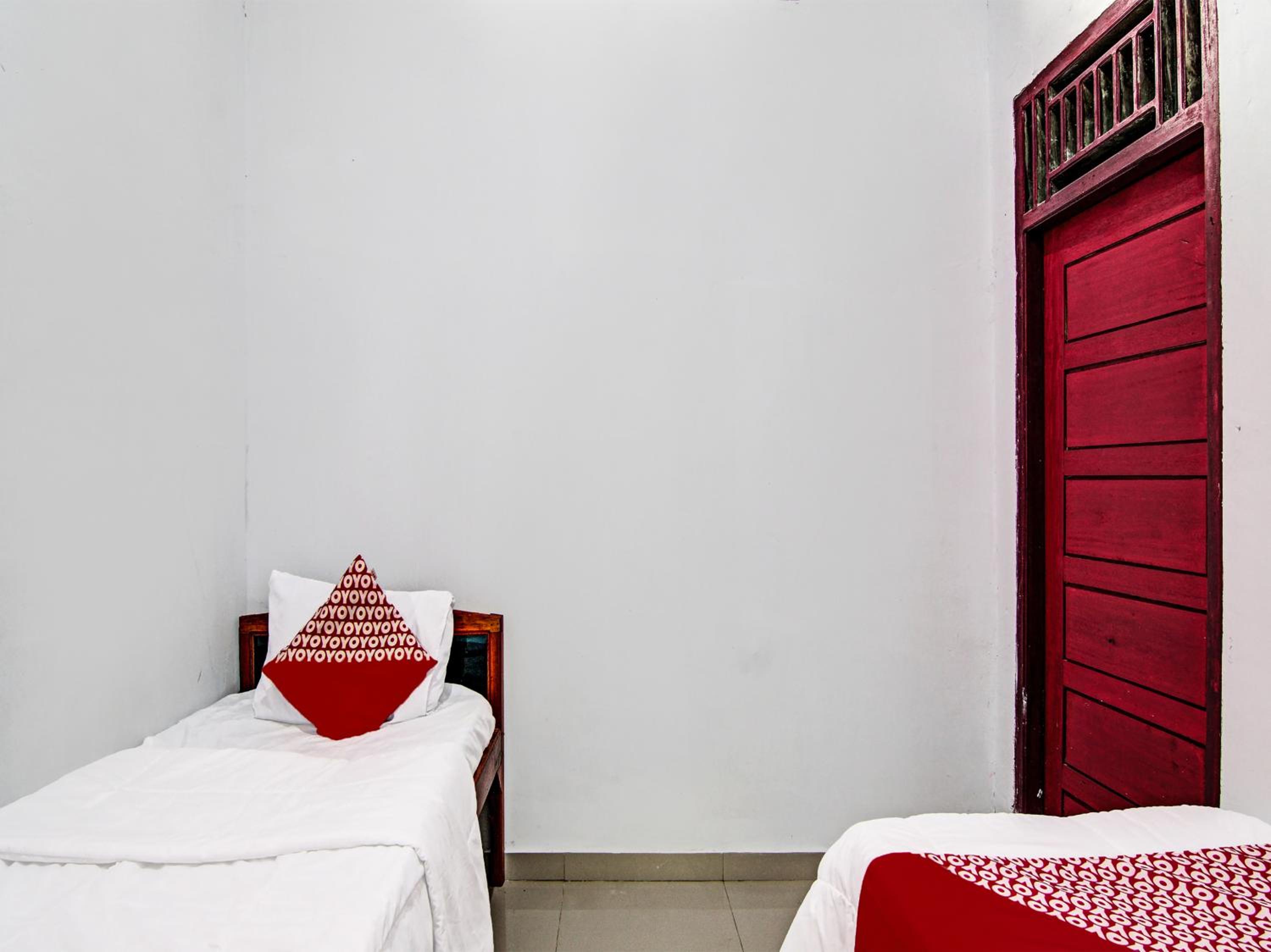 Standard Twin Room - Photo 7