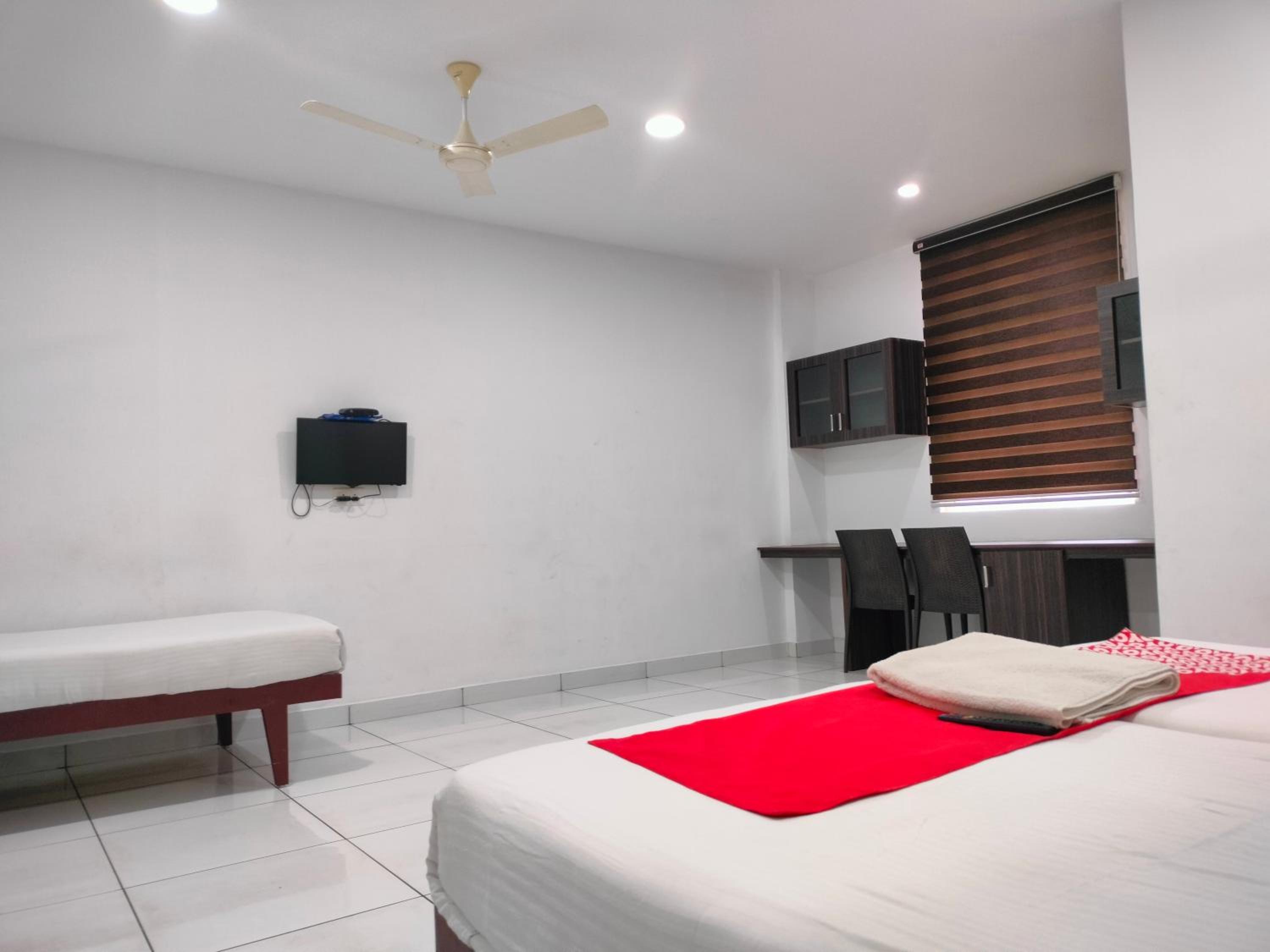Deluxe Triple Room - Photo 18