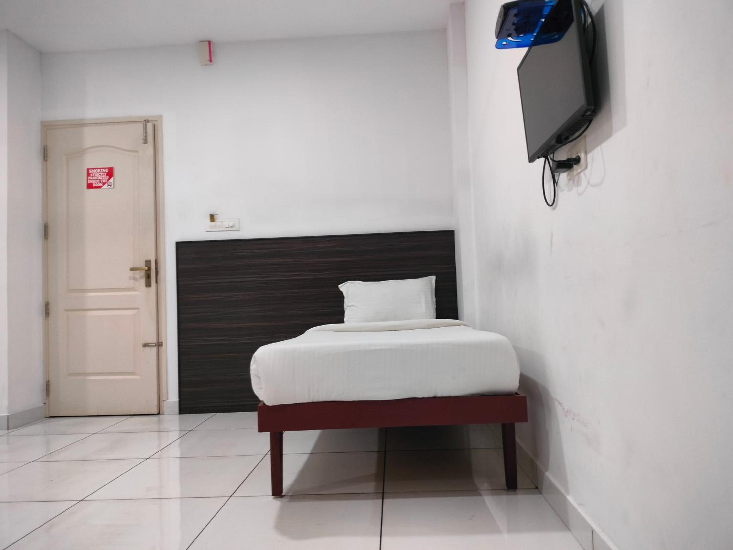 Deluxe Triple Room - Photo 15