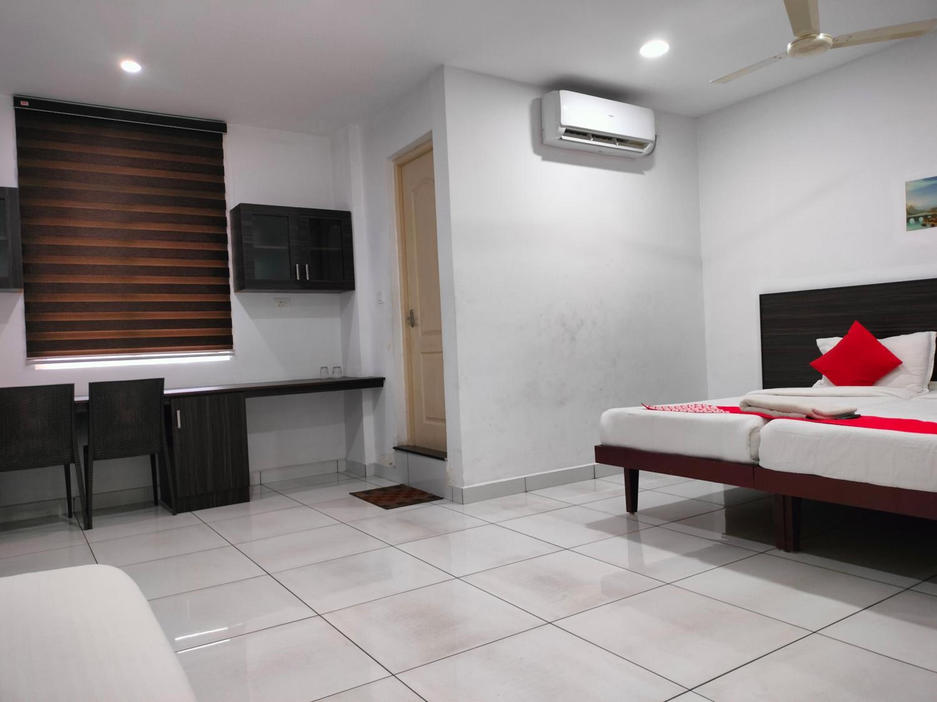 Deluxe Triple Room - Photo 11