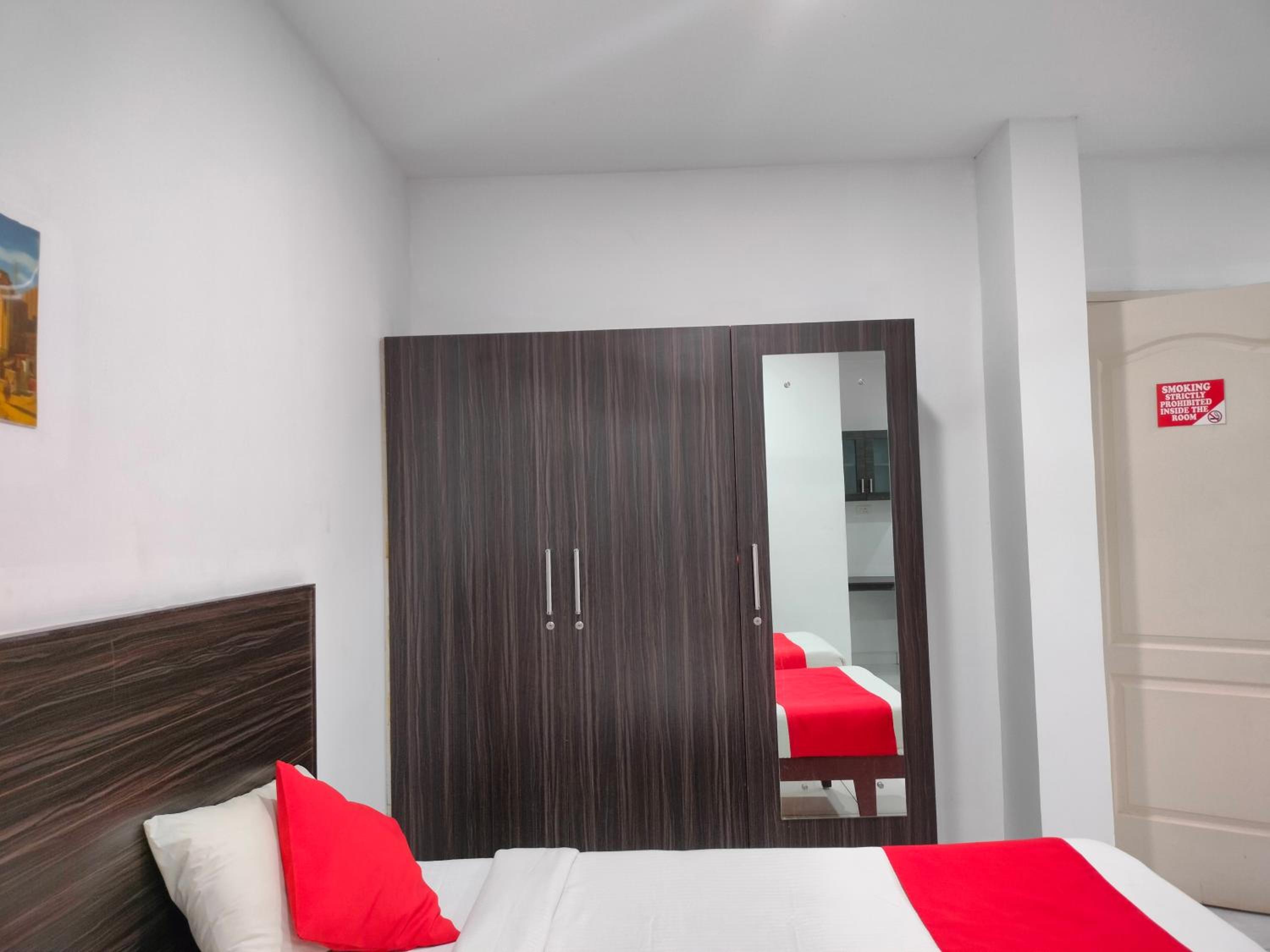 Deluxe Triple Room - Photo 12