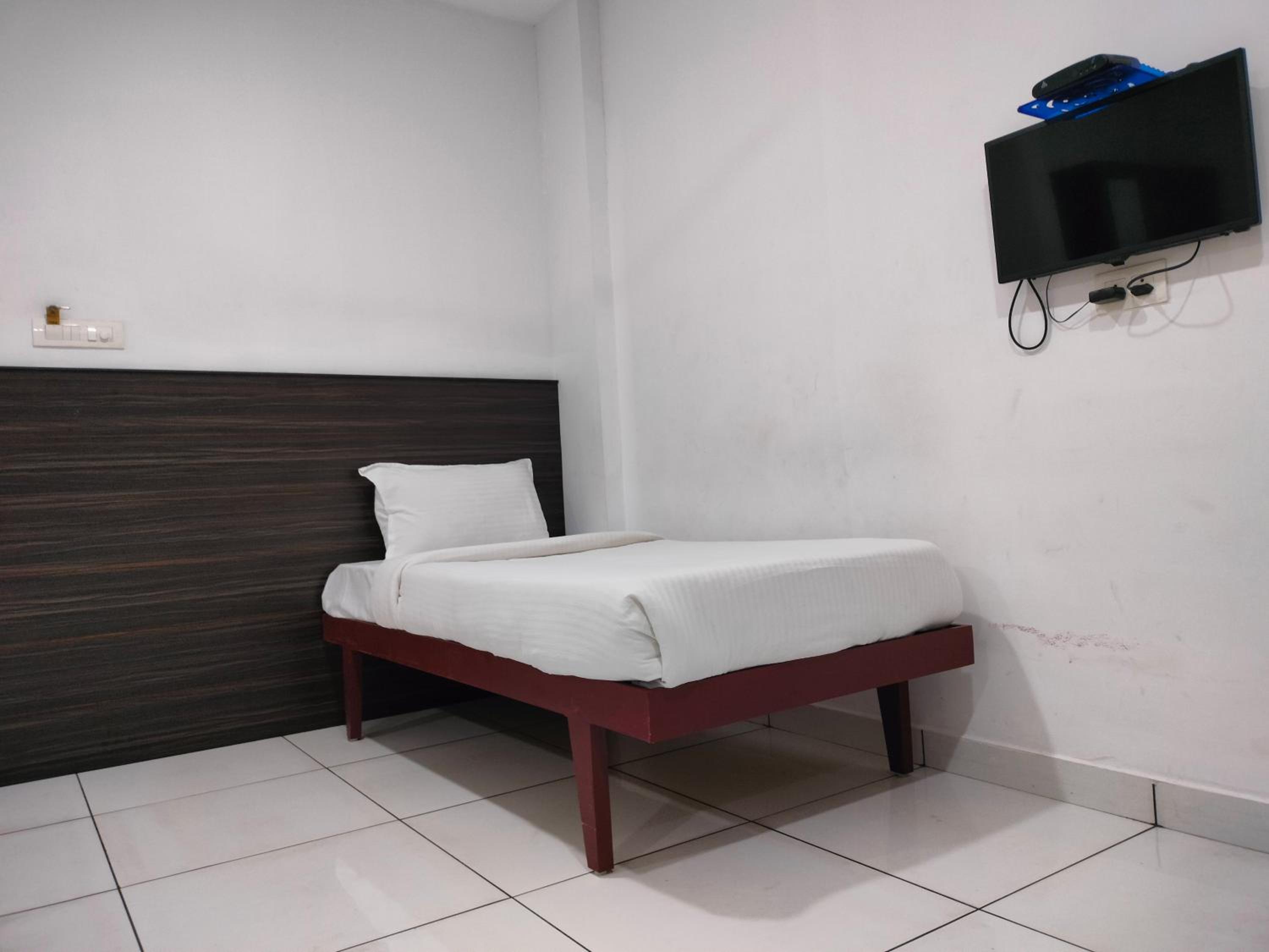 Deluxe Triple Room - Photo 10