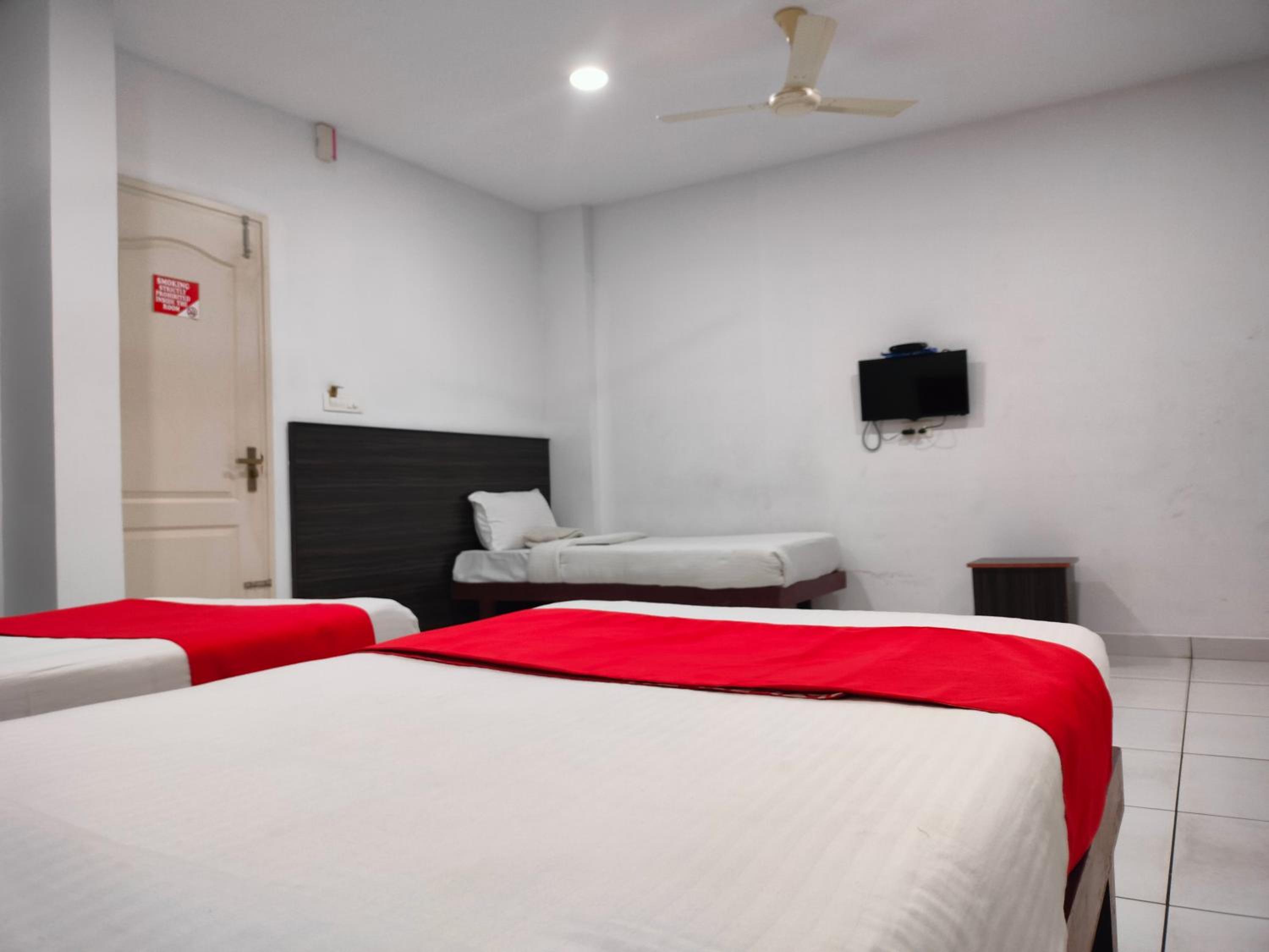 Deluxe Triple Room - Photo 16