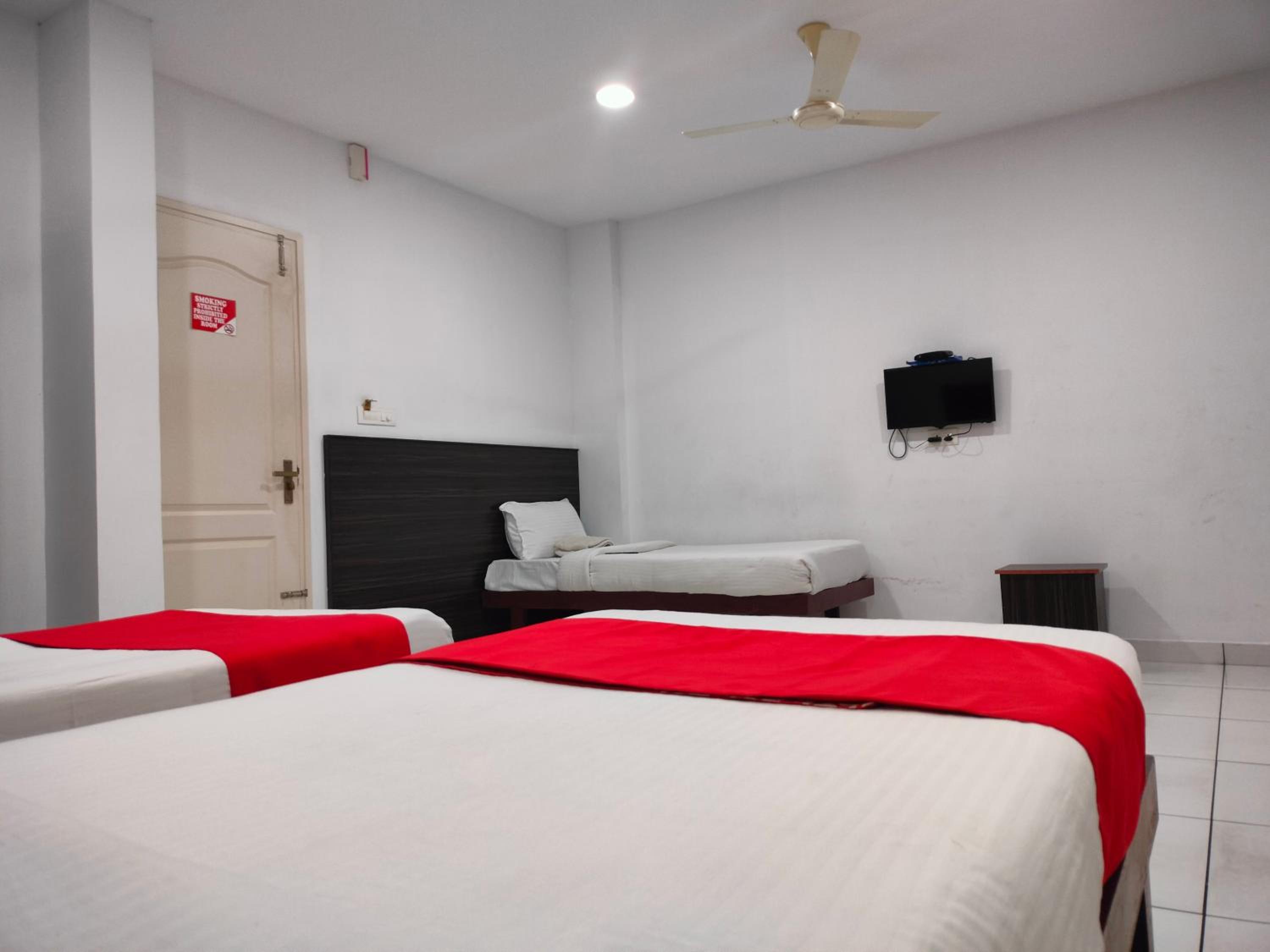 Deluxe Triple Room - Photo 7