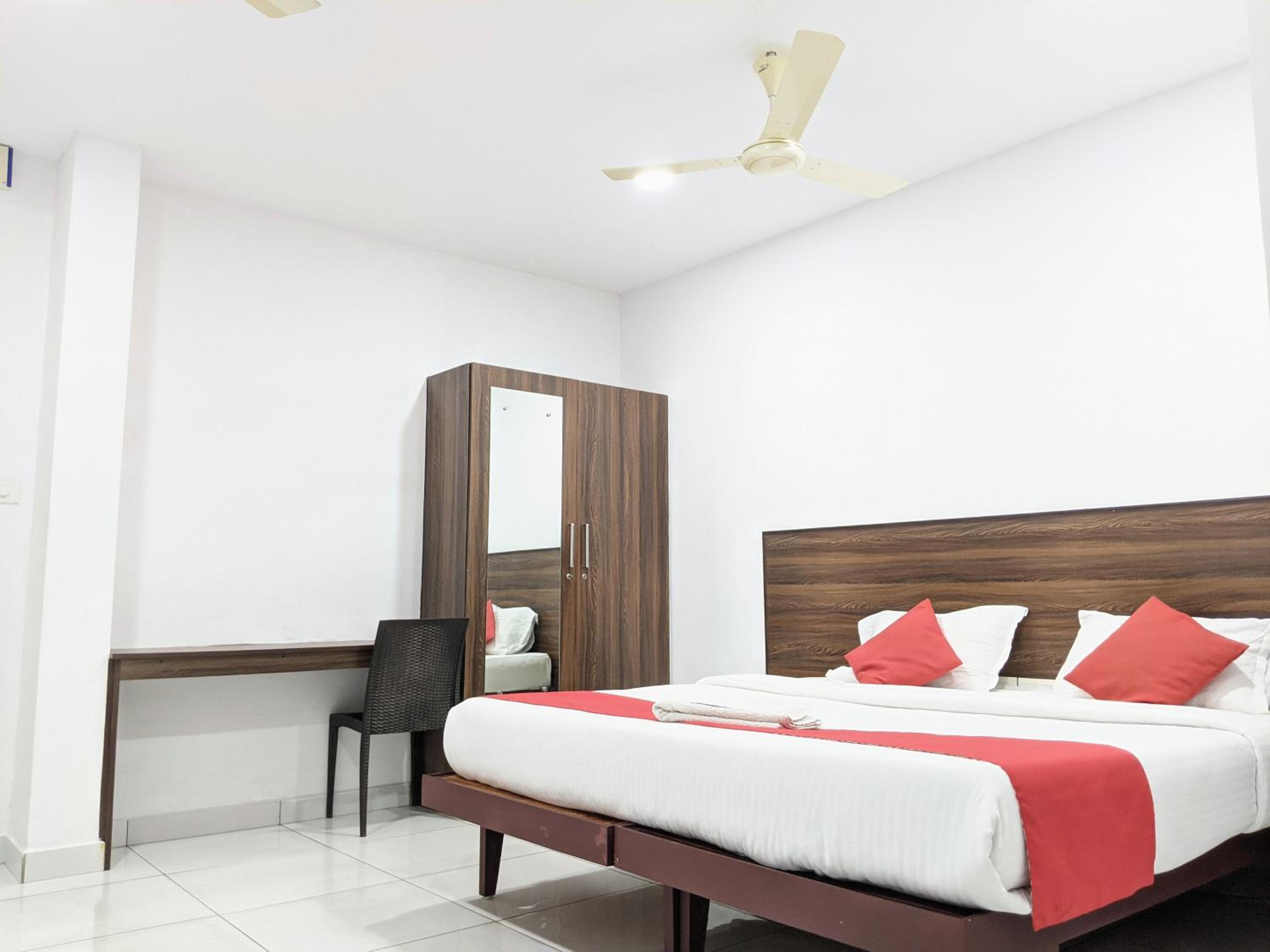 Standard Double Room - Photo 14