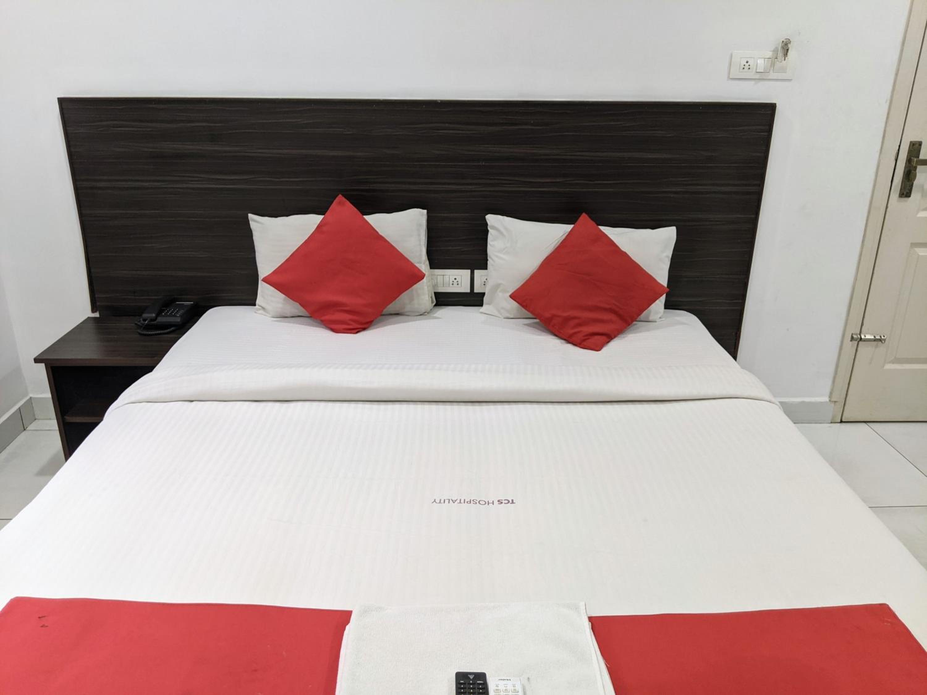 Standard Double Room - Photo 8
