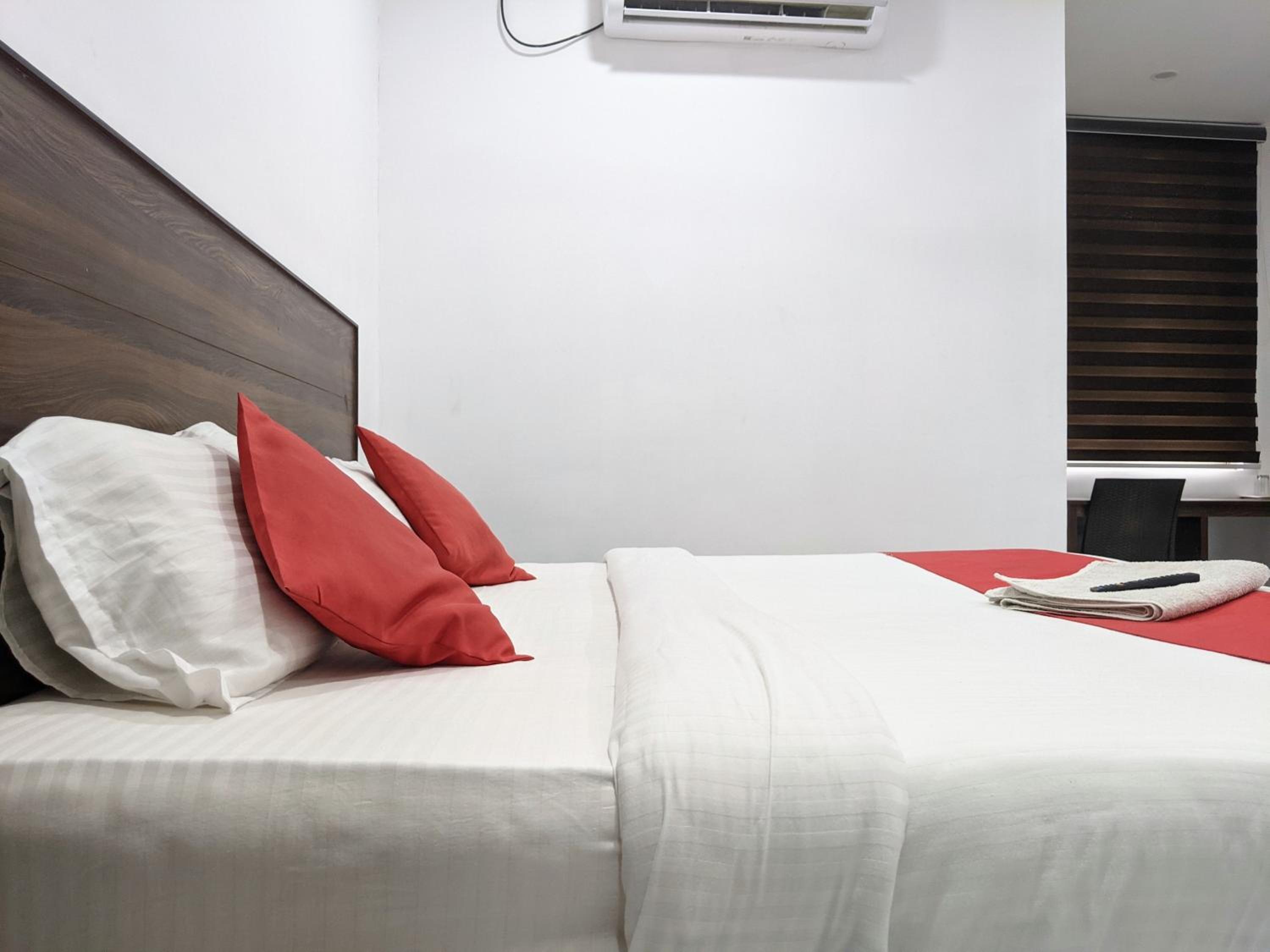 Standard Double Room - Photo 9