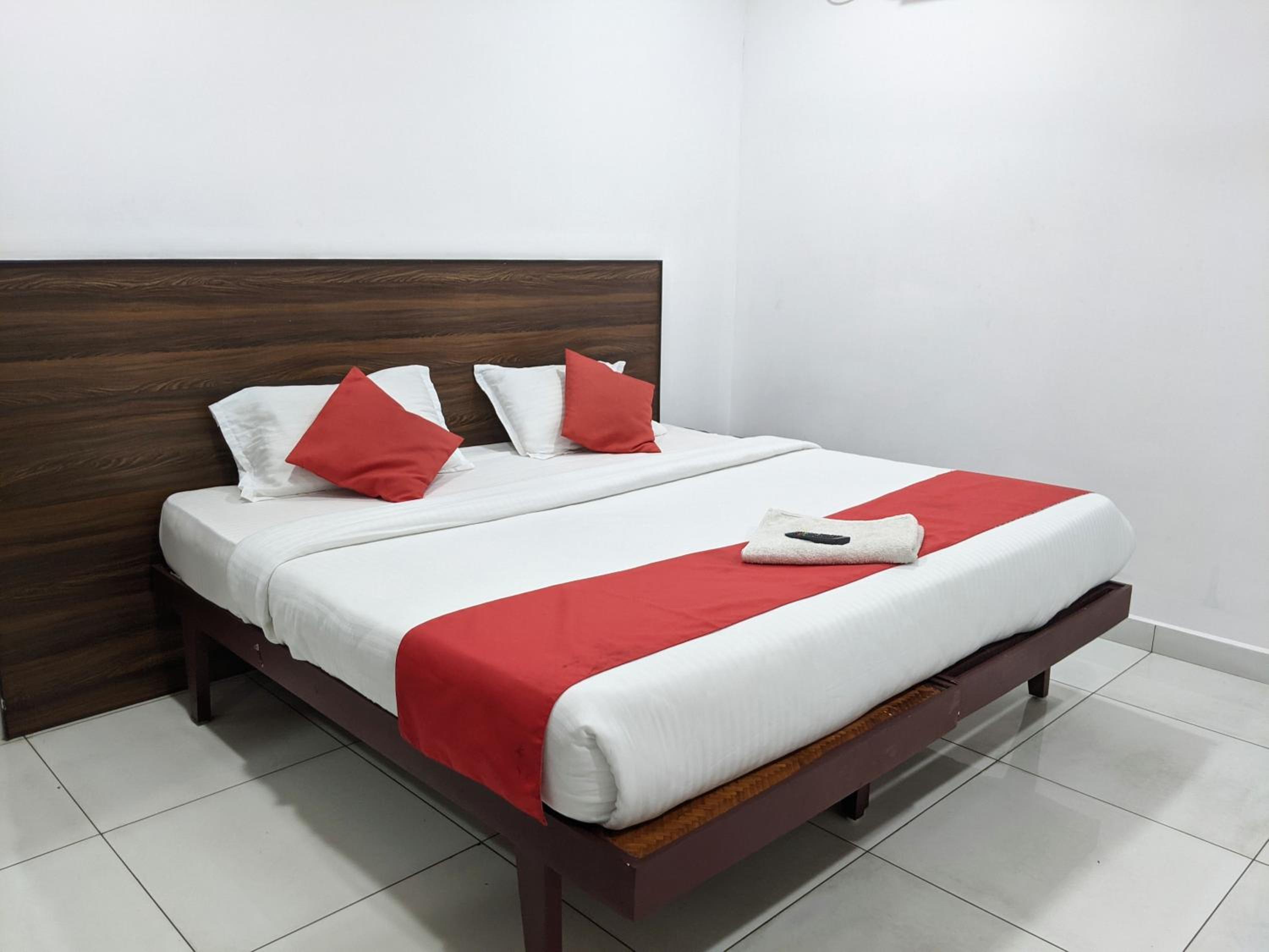 Standard Double Room - Photo 10
