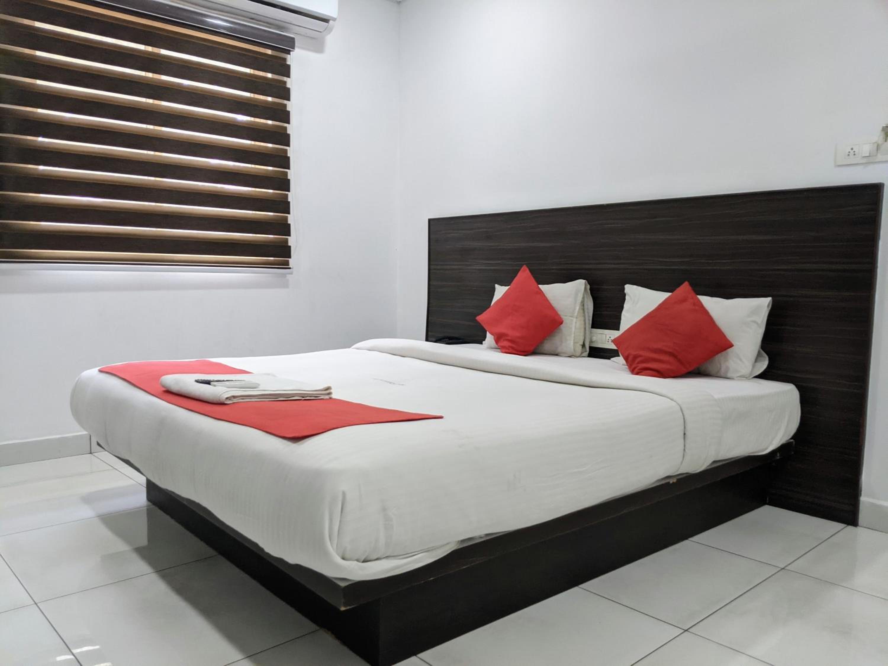 Standard Double Room - Photo 15