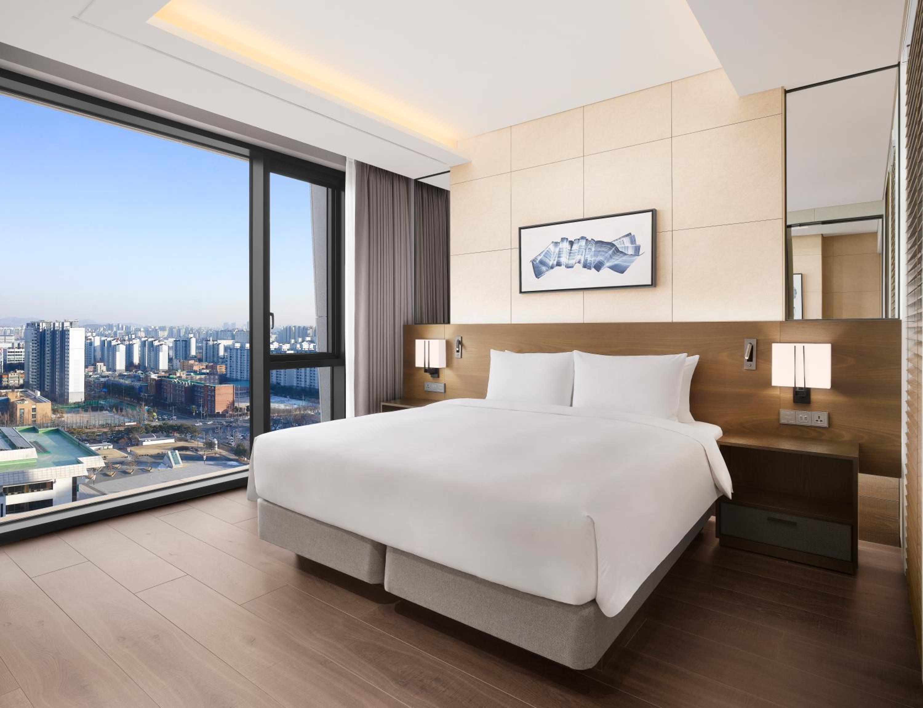 King Suite with Park View photo 2