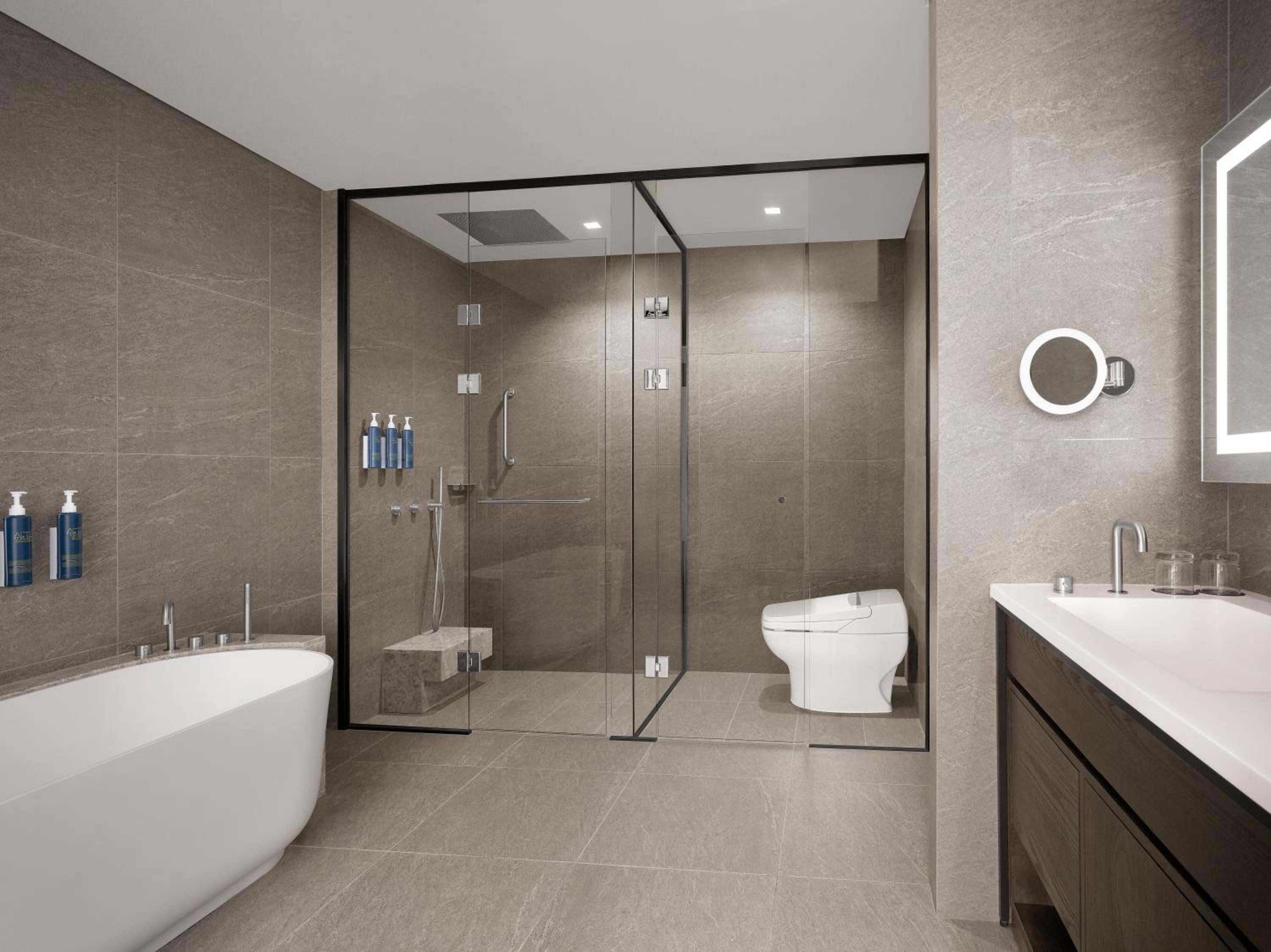 King Suite with Park View photo 3
