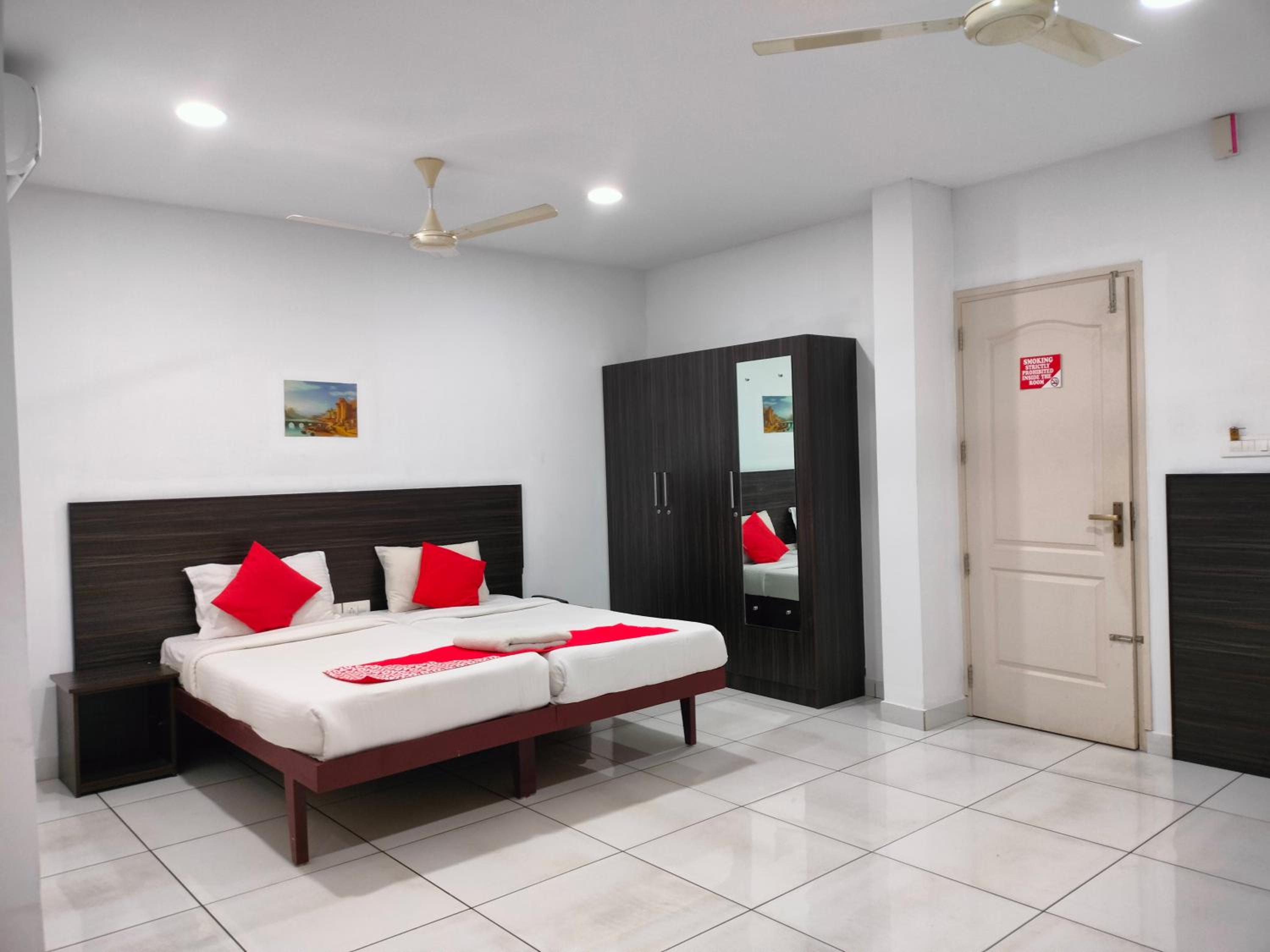 Standard Twin Room - Photo 6