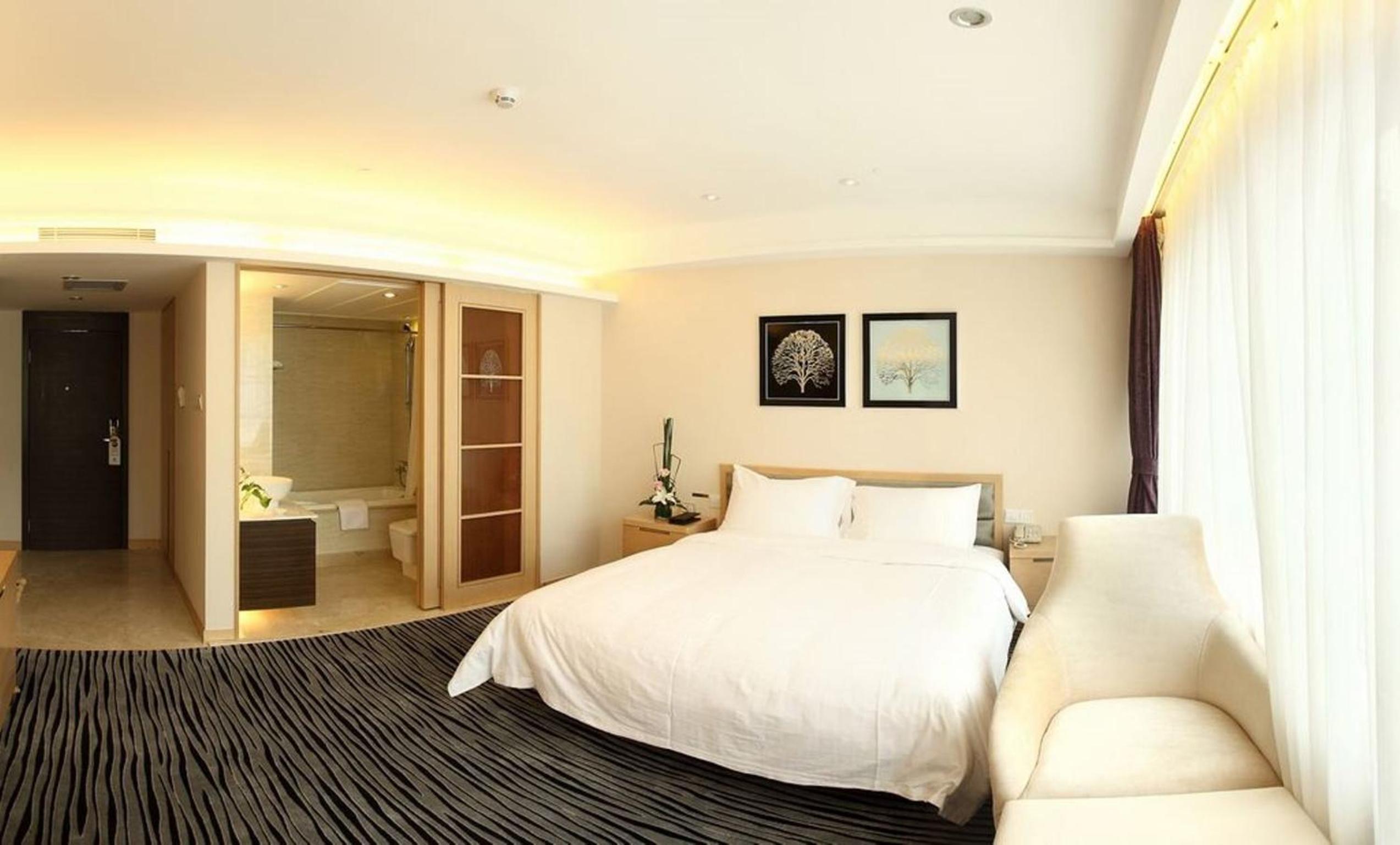 Business Queen Room