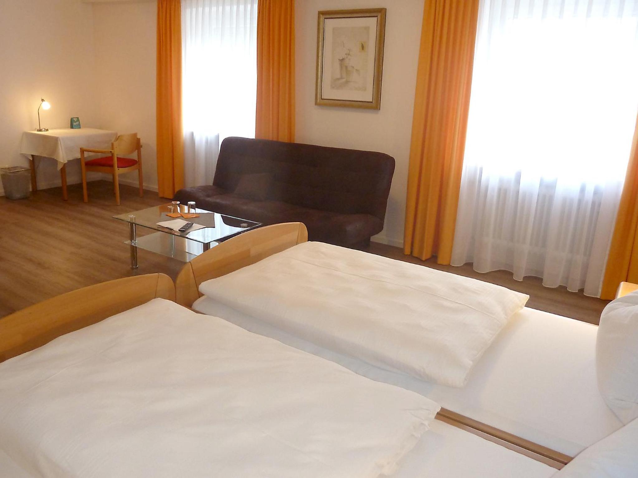 Large Double Room - Photo 2