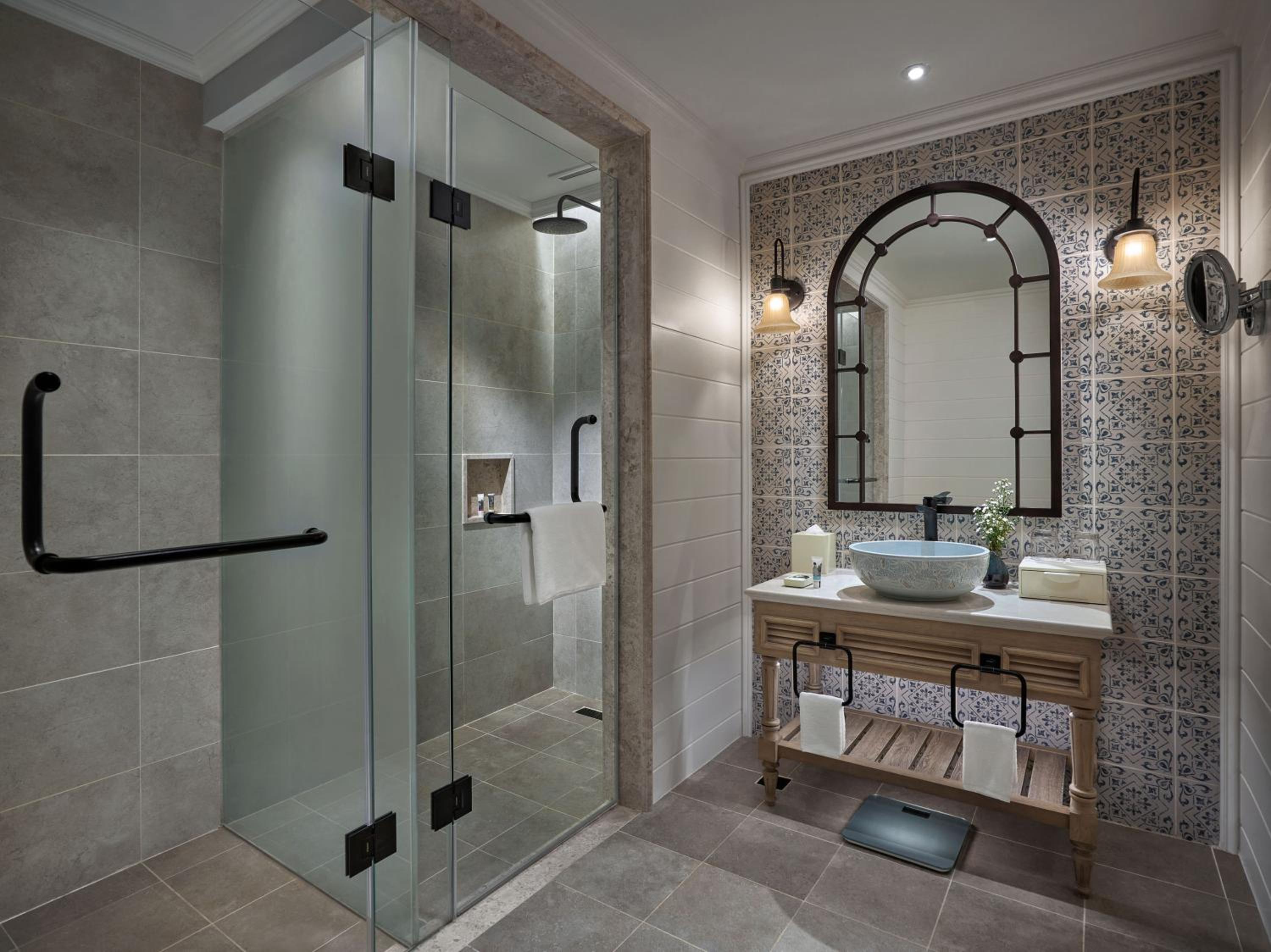 Deluxe King Room - Photo 5