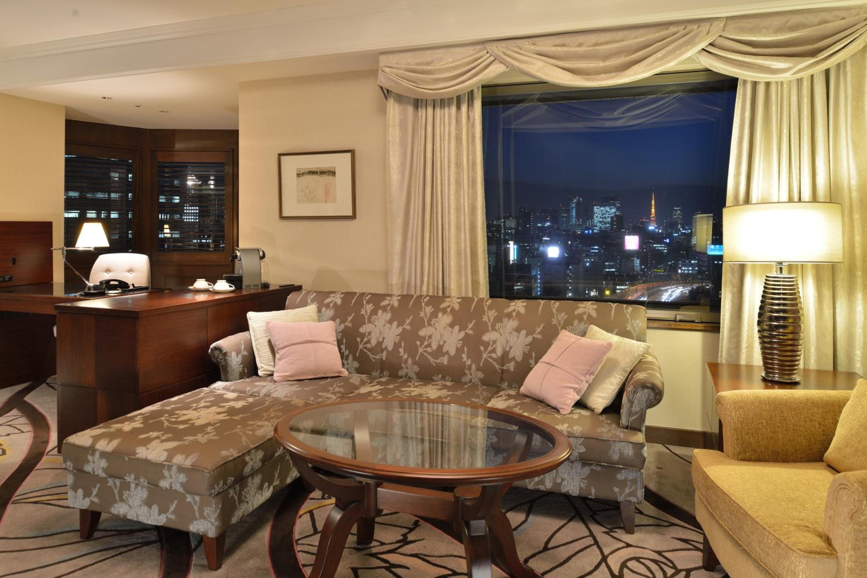 Suite with Complimentary Breakfast - Executive Floor photo 2