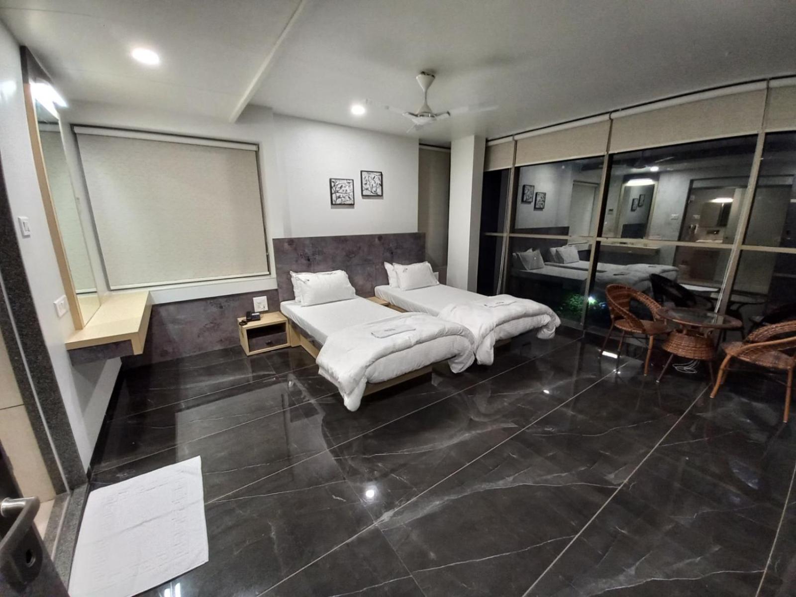 Deluxe Twin Room - Photo 19