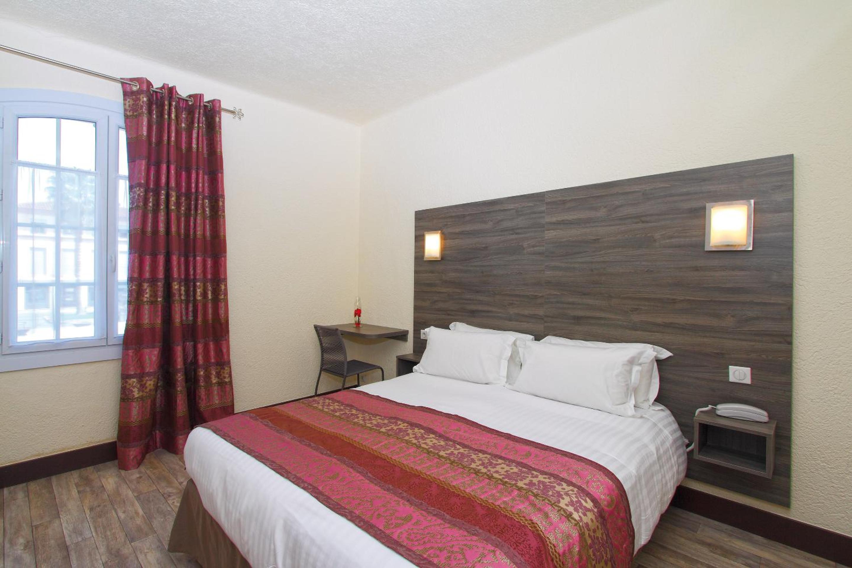 Double Room - Photo 5