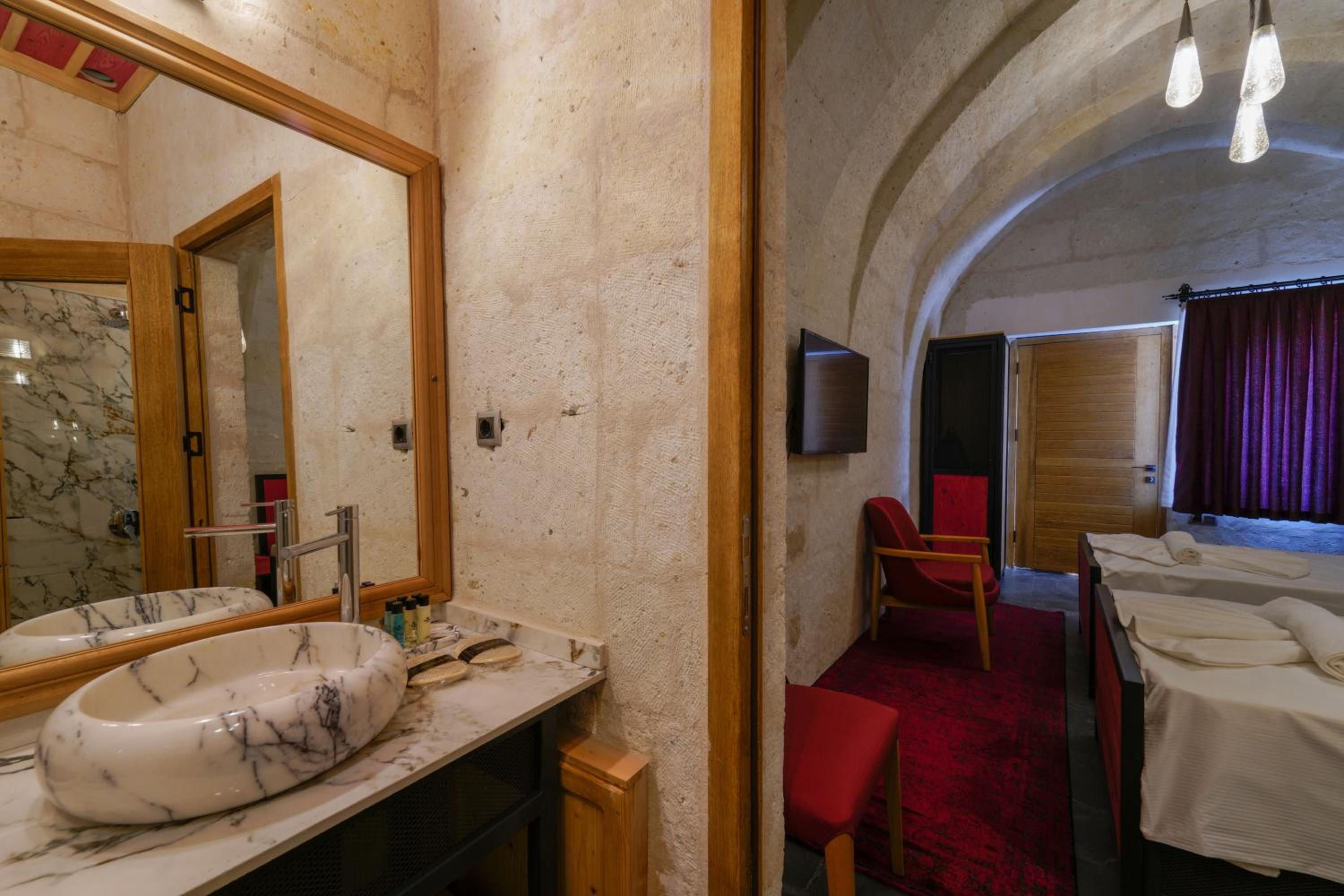 Double or Twin Room with View - Photo 3