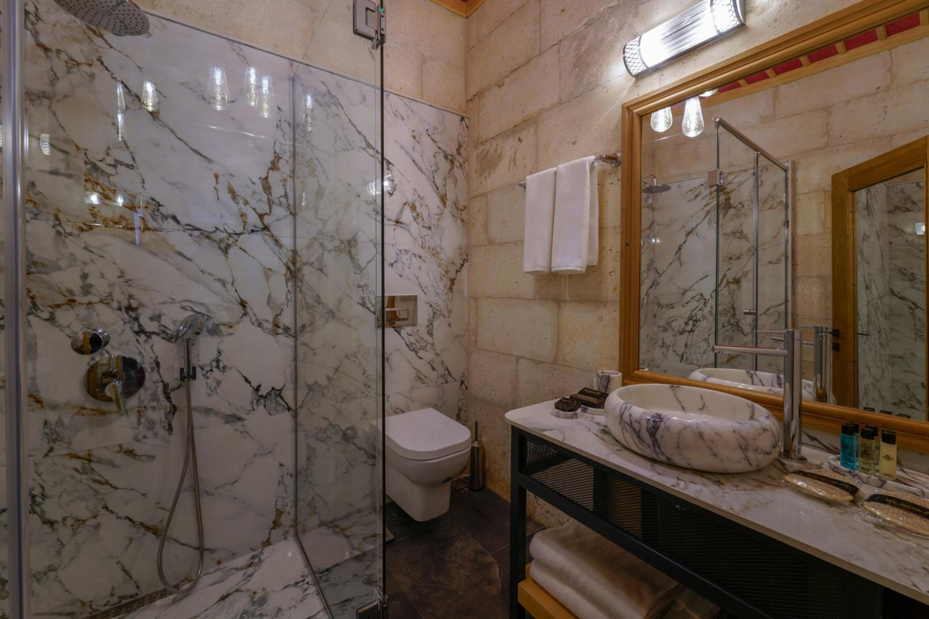 Double or Twin Room with View - Photo 17