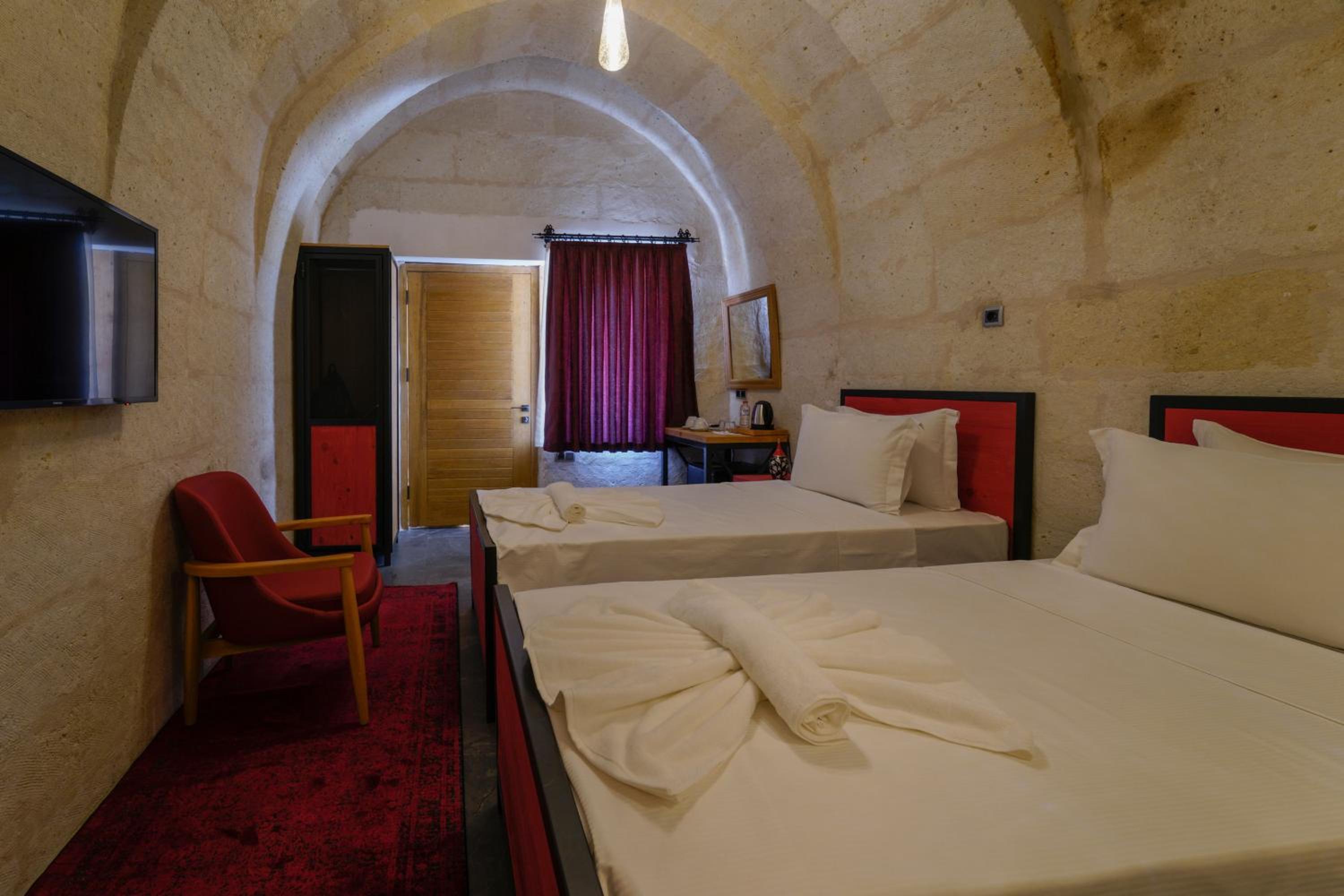 Double or Twin Room with View - Photo 19