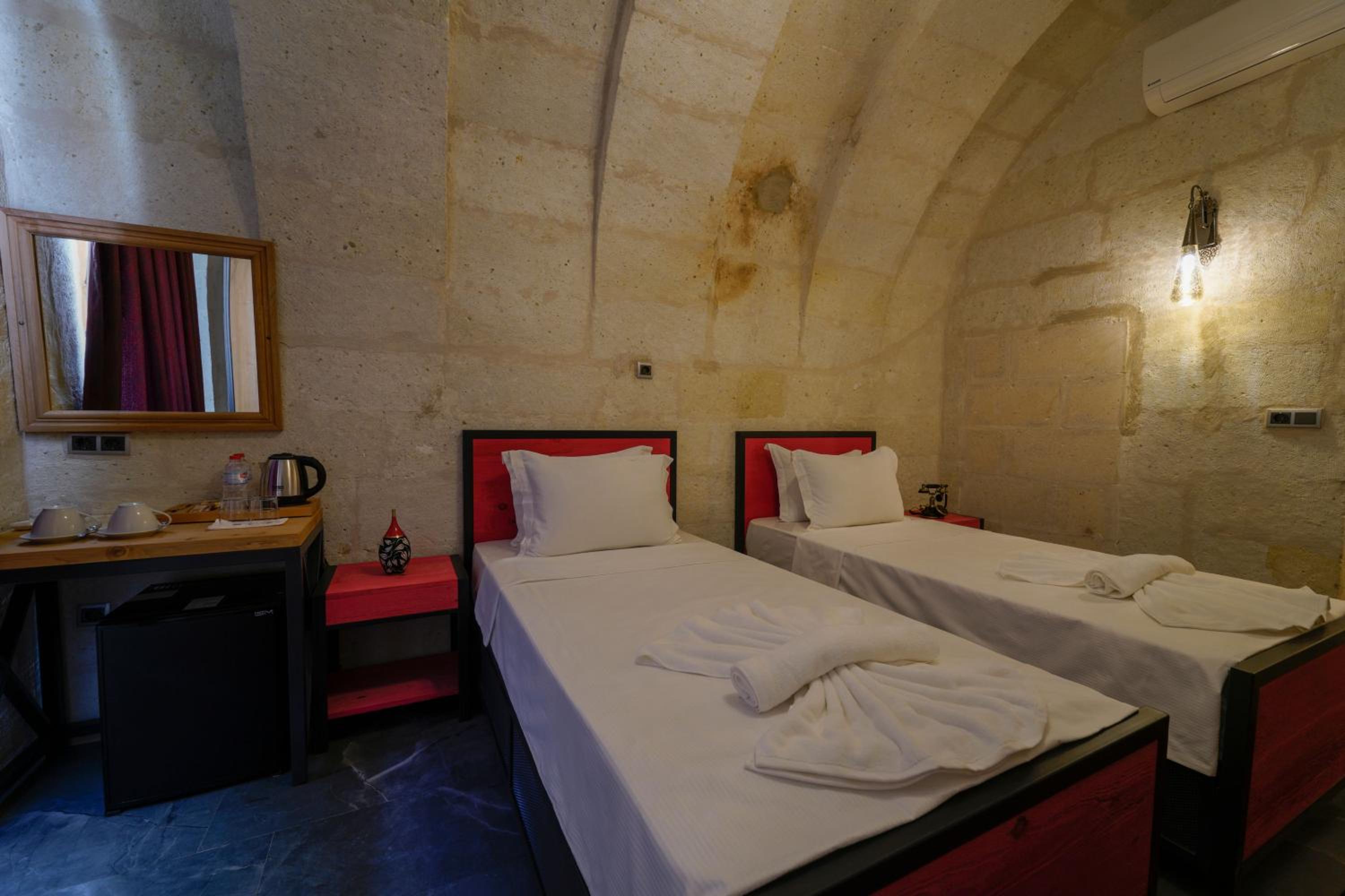 Double or Twin Room with View - Photo 2