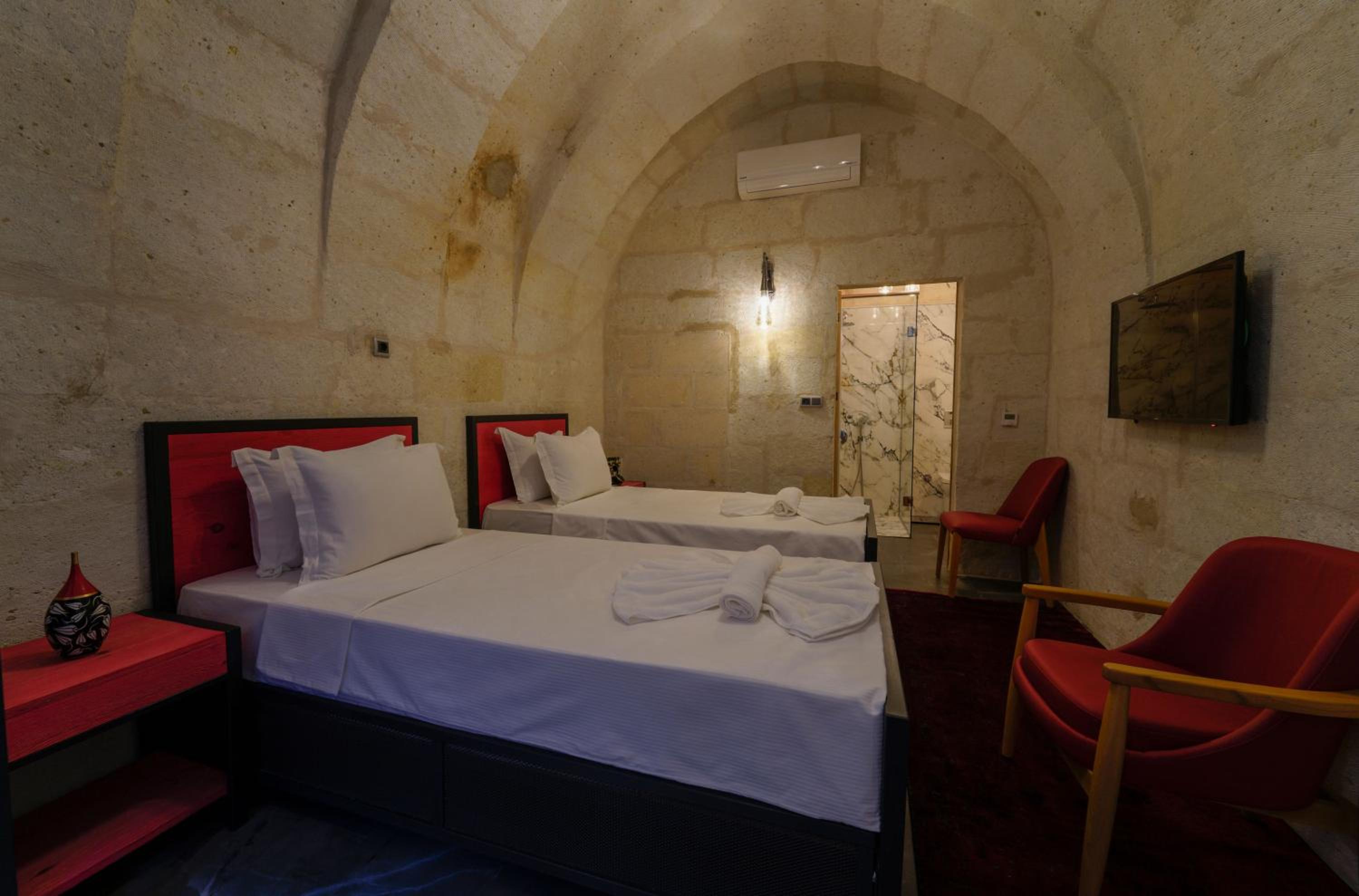 Double or Twin Room with View - Photo 4
