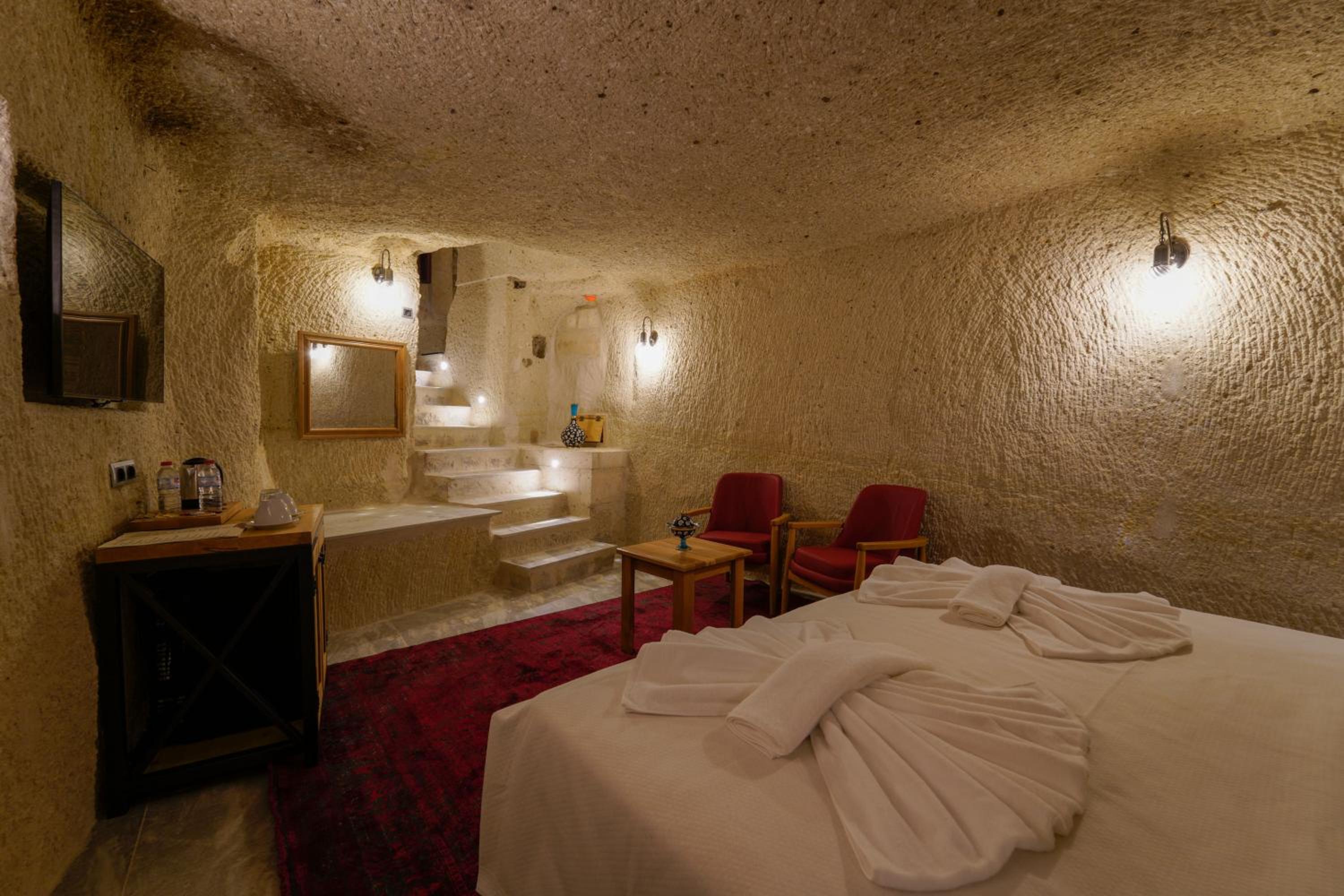 Superior Suite - Photo 8
