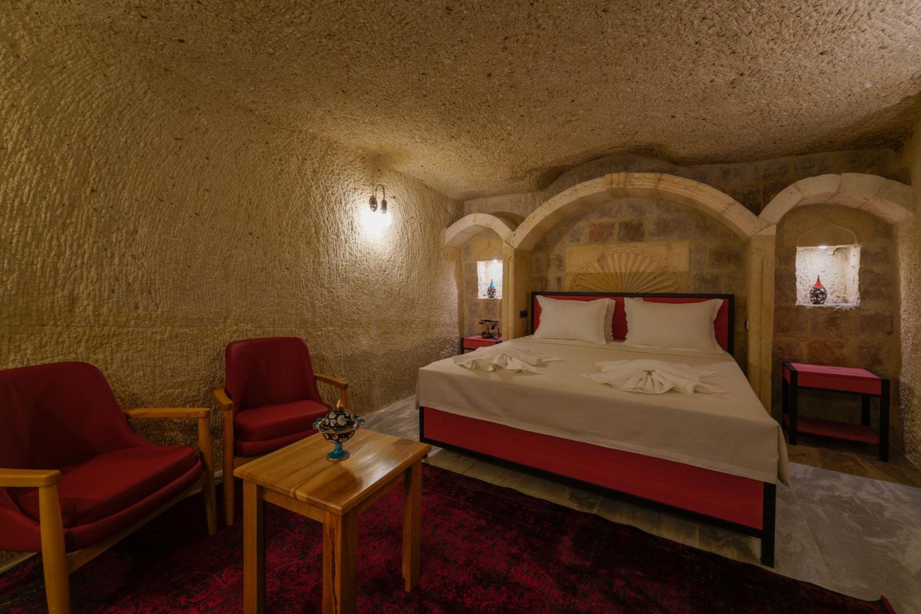 Superior Suite - Photo 7