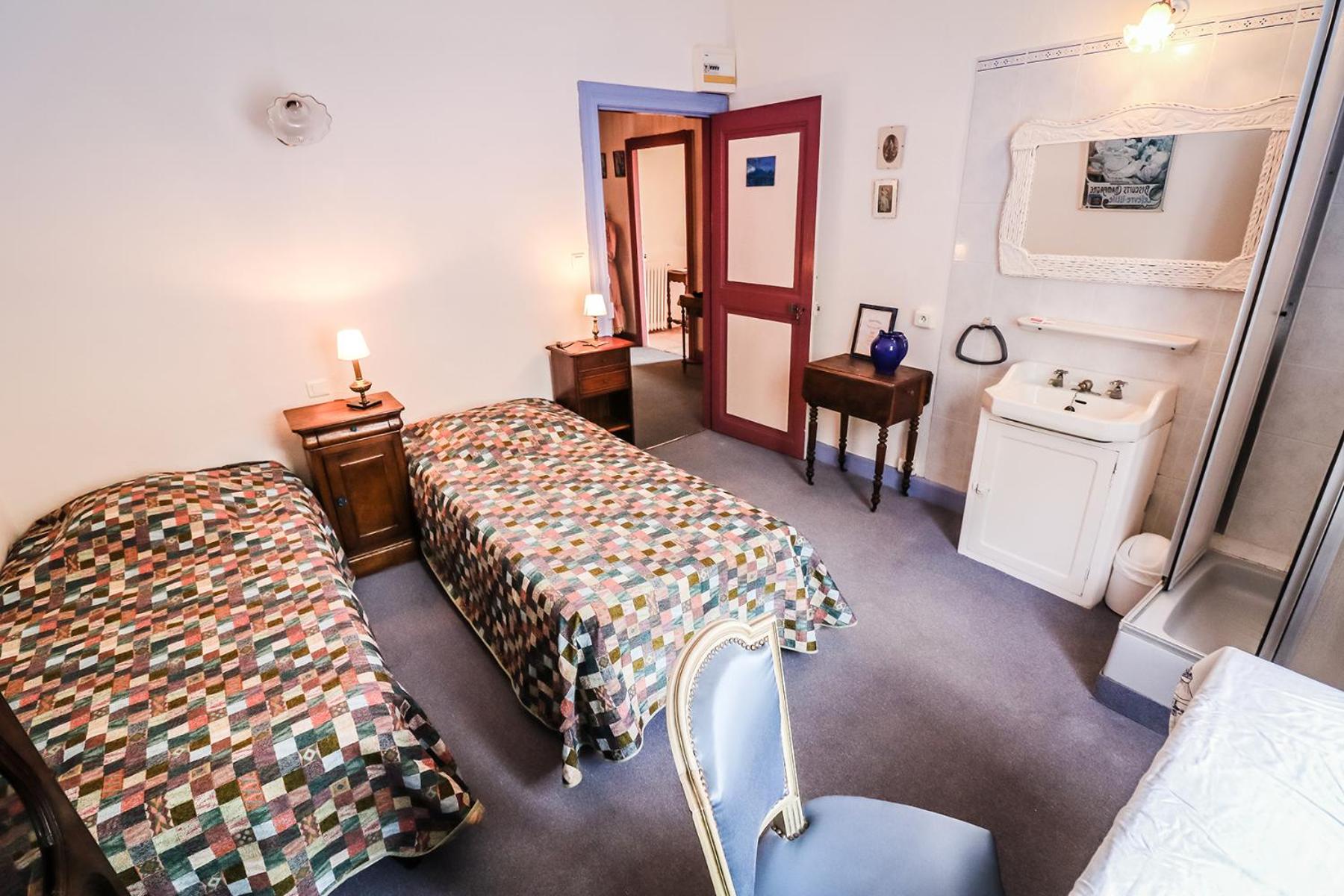 Double Room - Photo 3