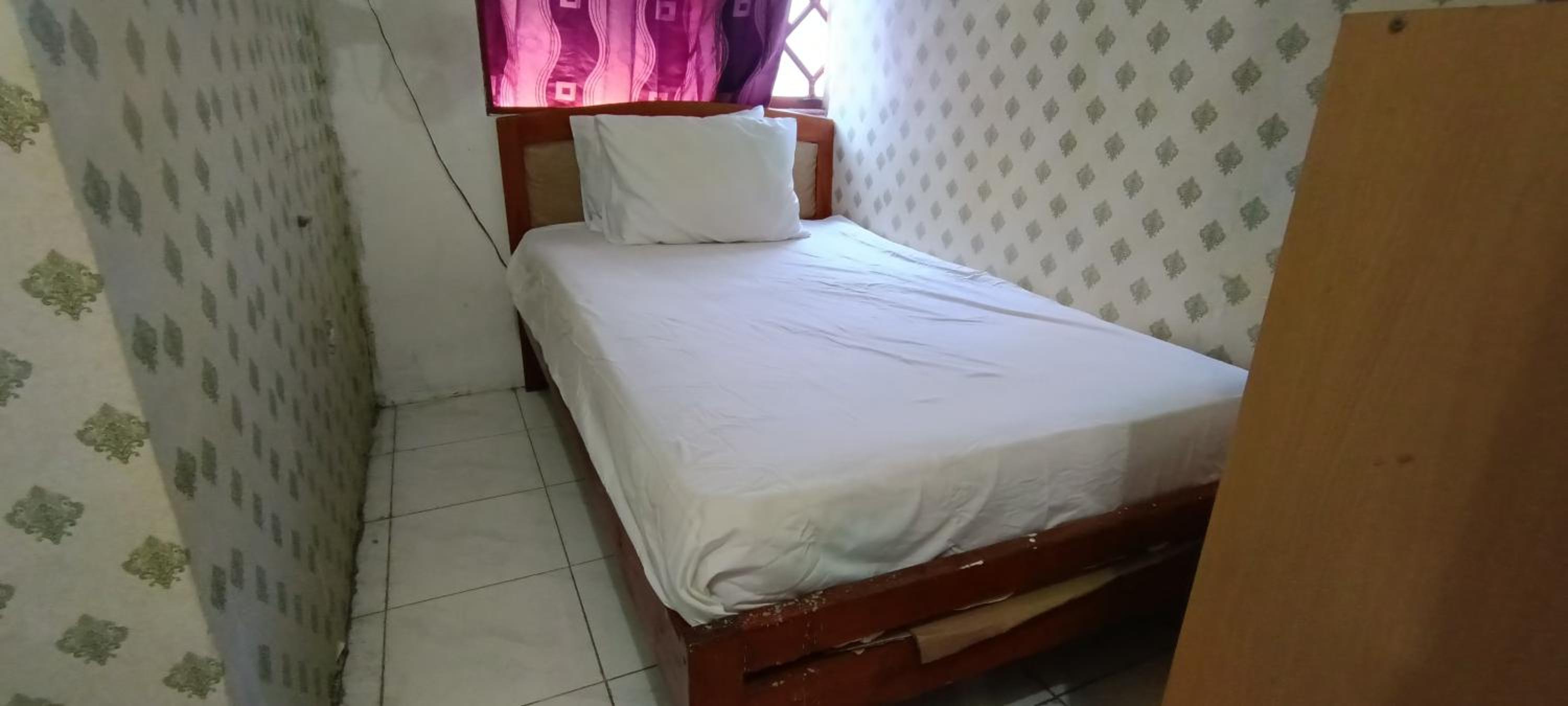 Small Single Room photo 1