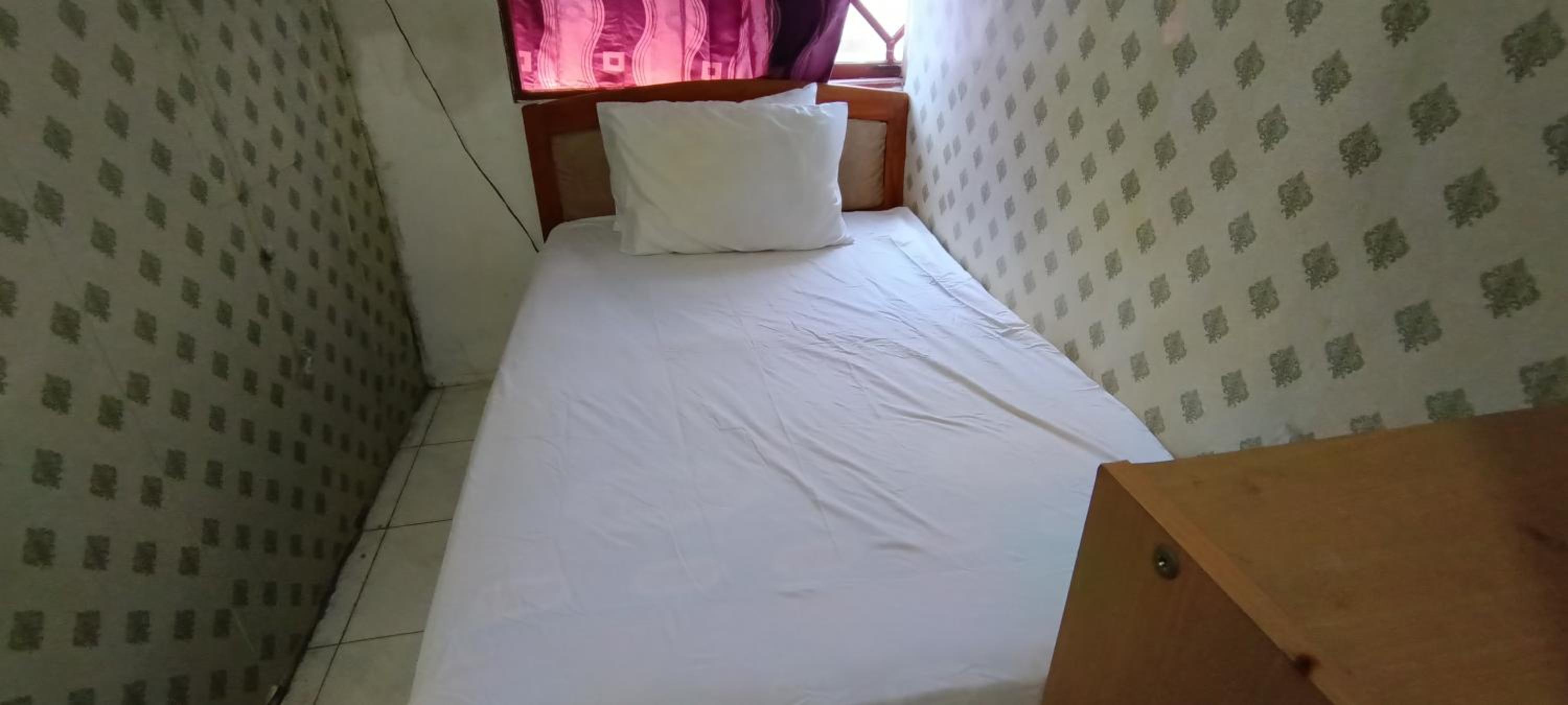 Small Single Room photo 2